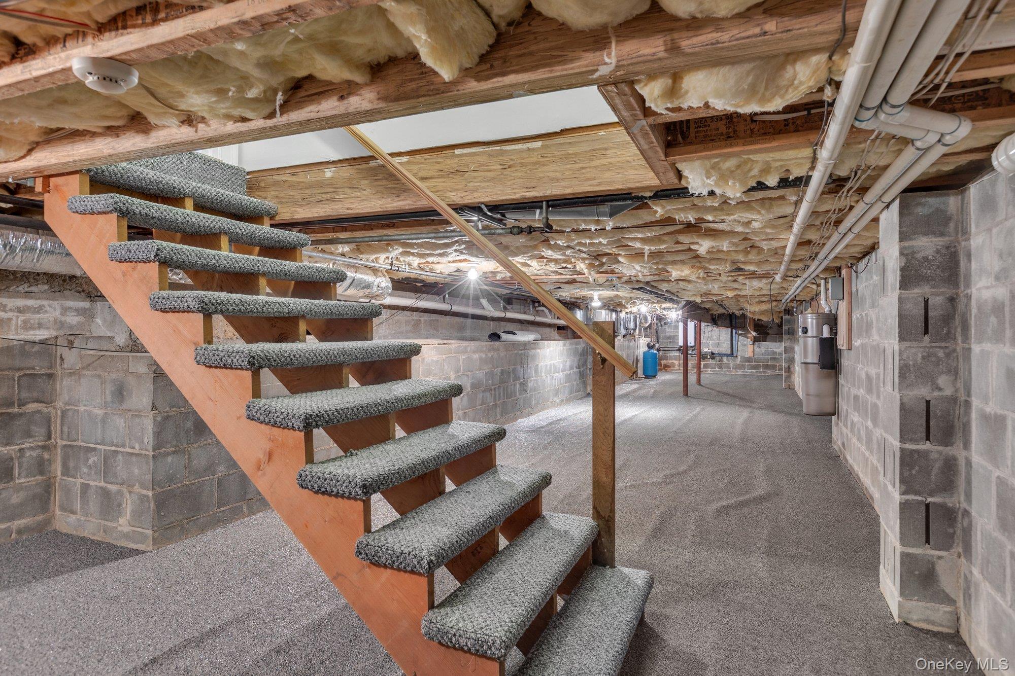 18 Landing Lane, East Quogue, NY 11942