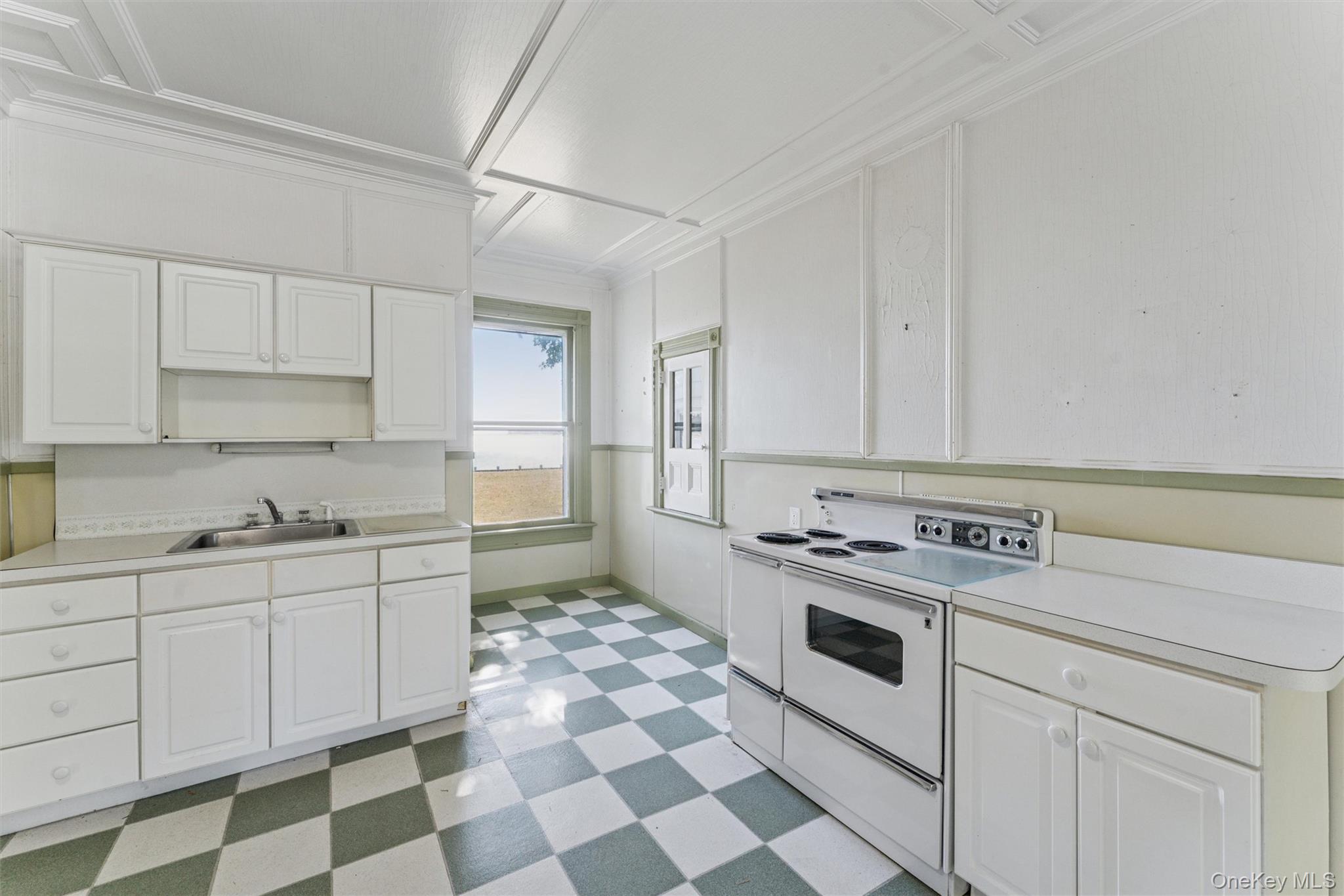 63 S Bay Ave, Eastport, NY 11941