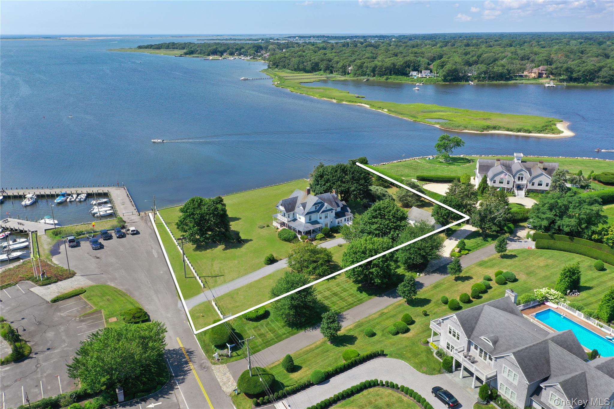 63 S Bay Ave, Eastport, NY 11941