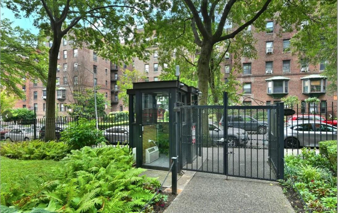 83-83 118th Street # #4A, Kew Gardens, NY 11415