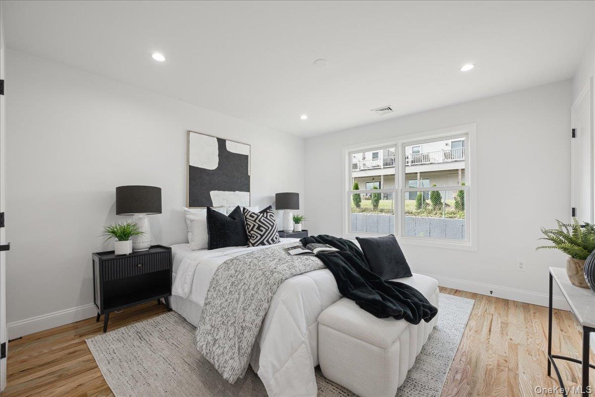 89 Thurton Place, Yonkers, NY 10704