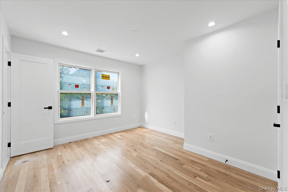 89 Thurton Place, Yonkers, NY 10704