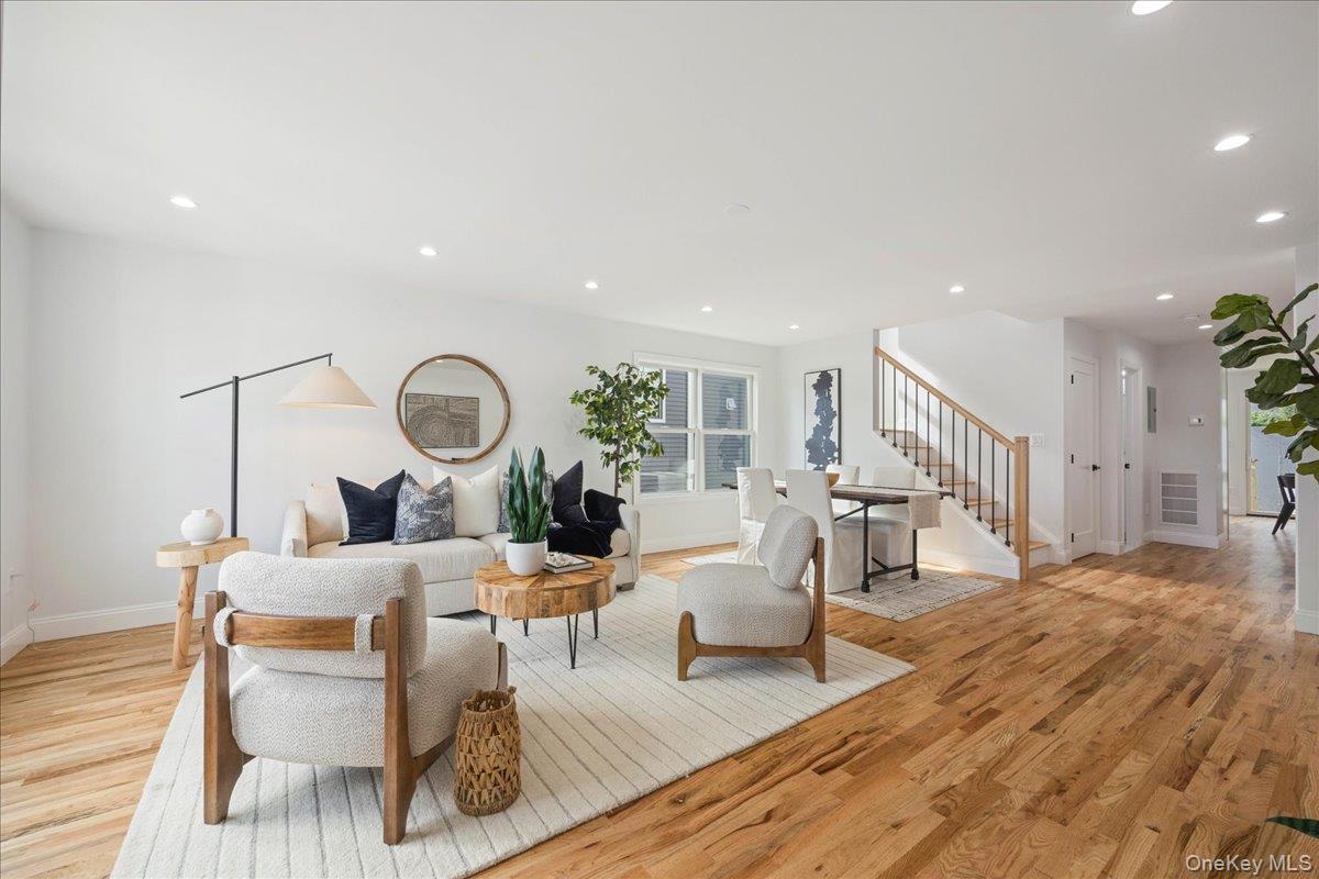 89 Thurton Place, Yonkers, NY 10704