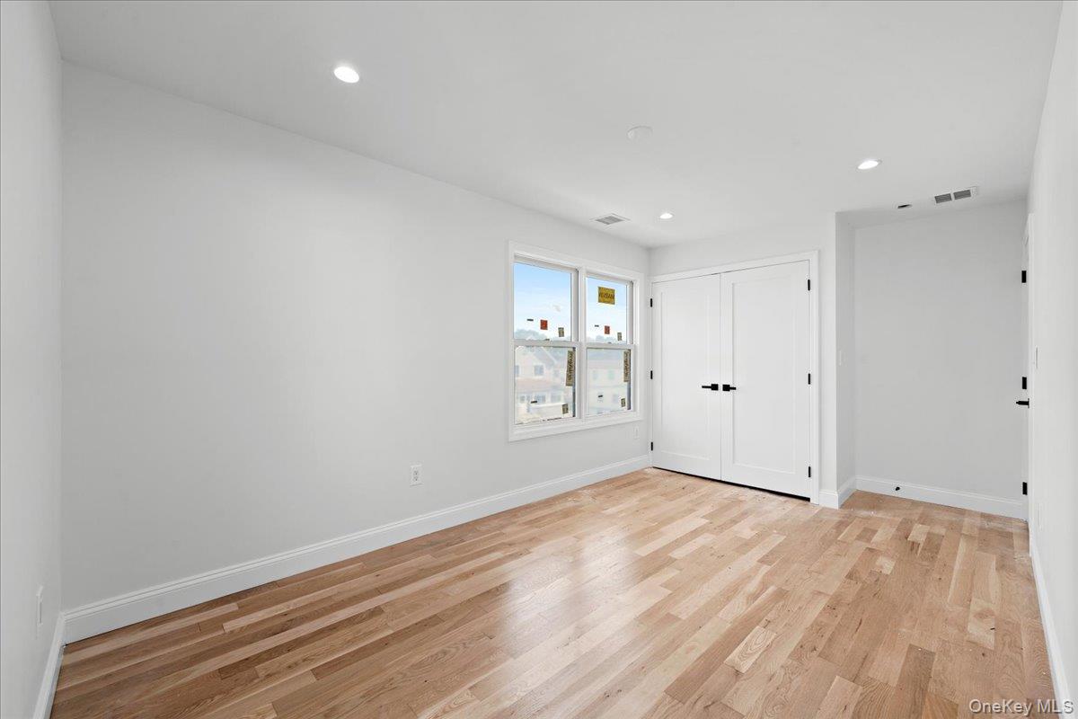 89 Thurton Place, Yonkers, NY 10704