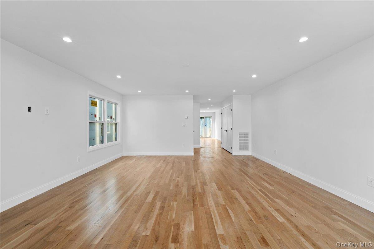 89 Thurton Place, Yonkers, NY 10704