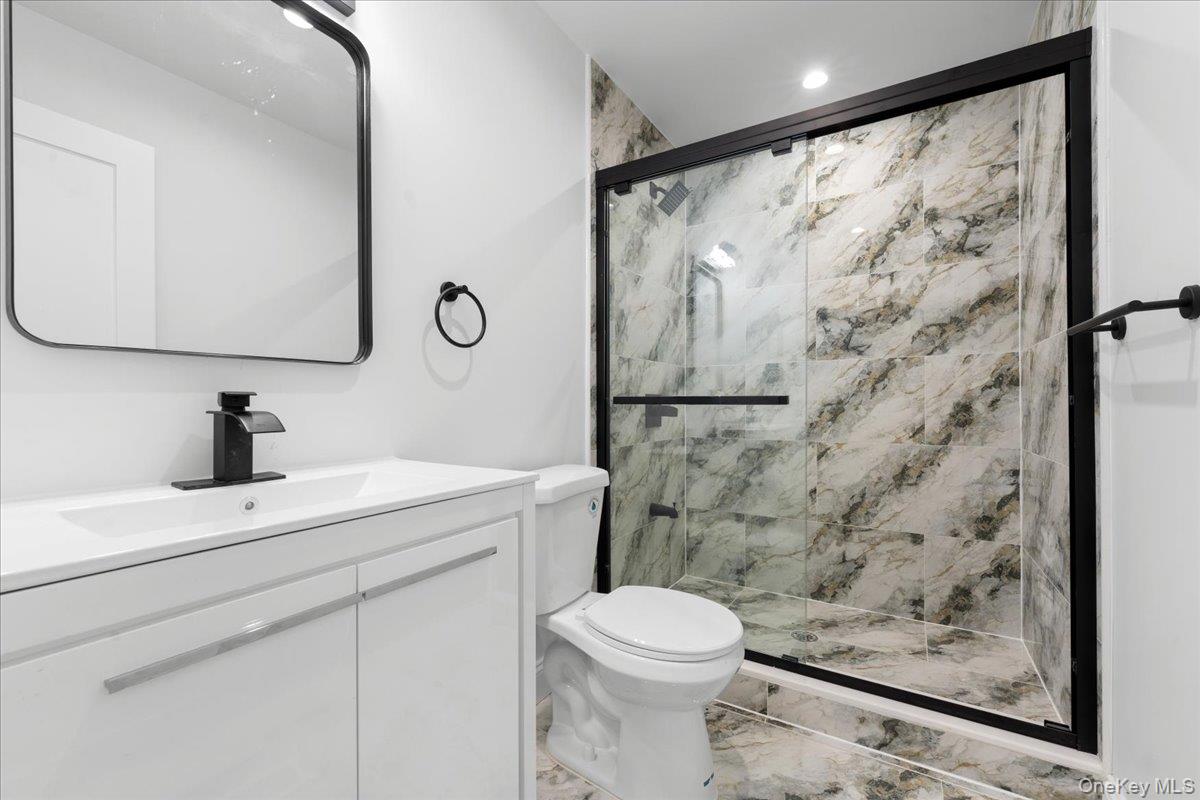 89 Thurton Place, Yonkers, NY 10704