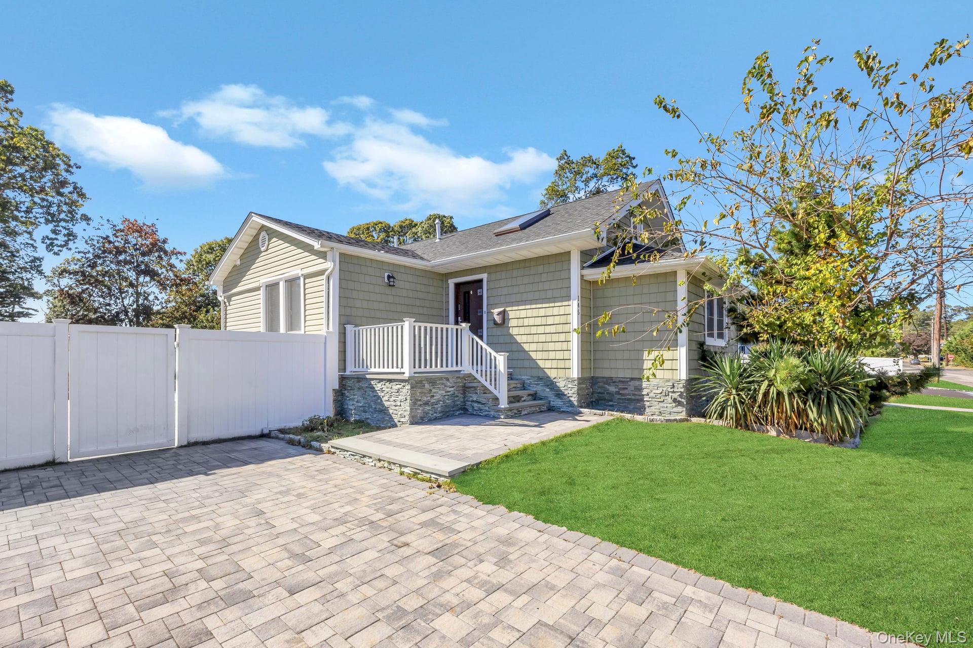 145 Centre Avenue, Lindenhurst, NY 11757