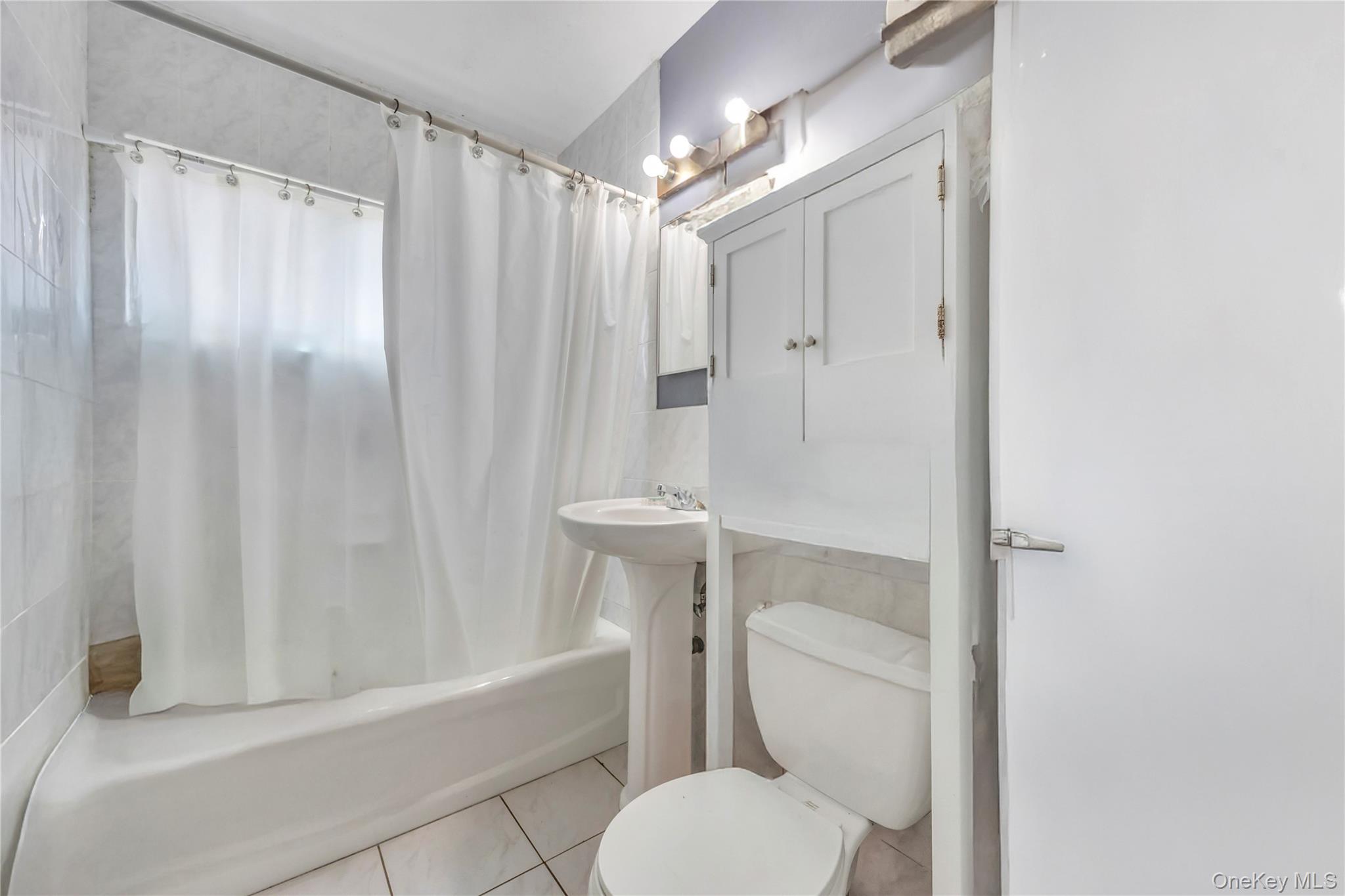 16 Cloister Lane, Hicksville, NY 11801