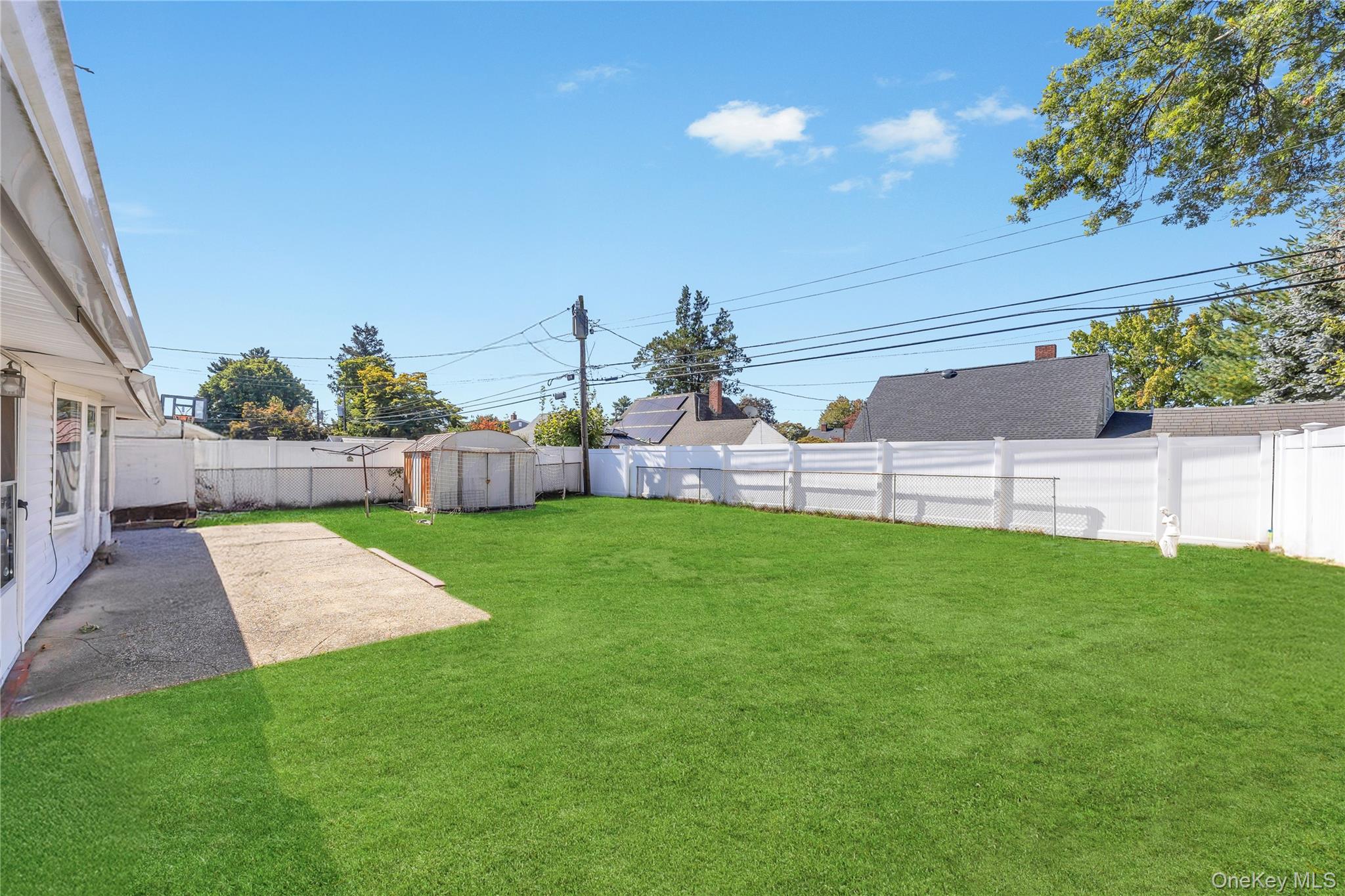 16 Cloister Lane, Hicksville, NY 11801