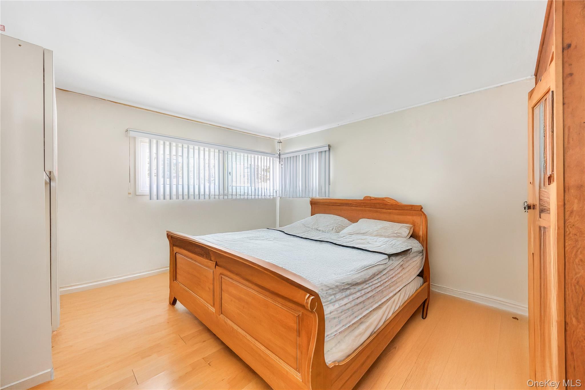 16 Cloister Lane, Hicksville, NY 11801