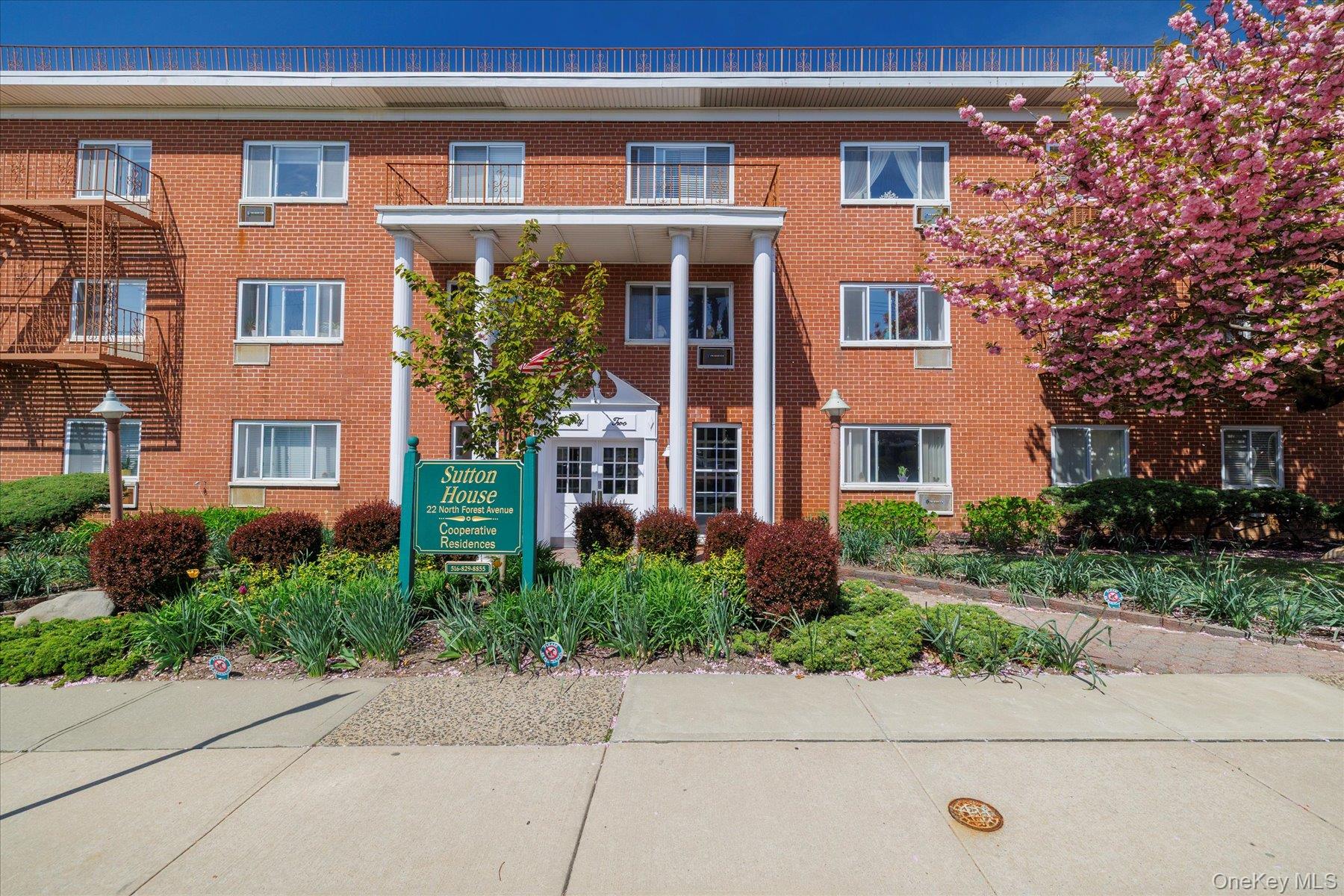 22 North Forest Avenue # 1E, Rockville Centre, NY 11570