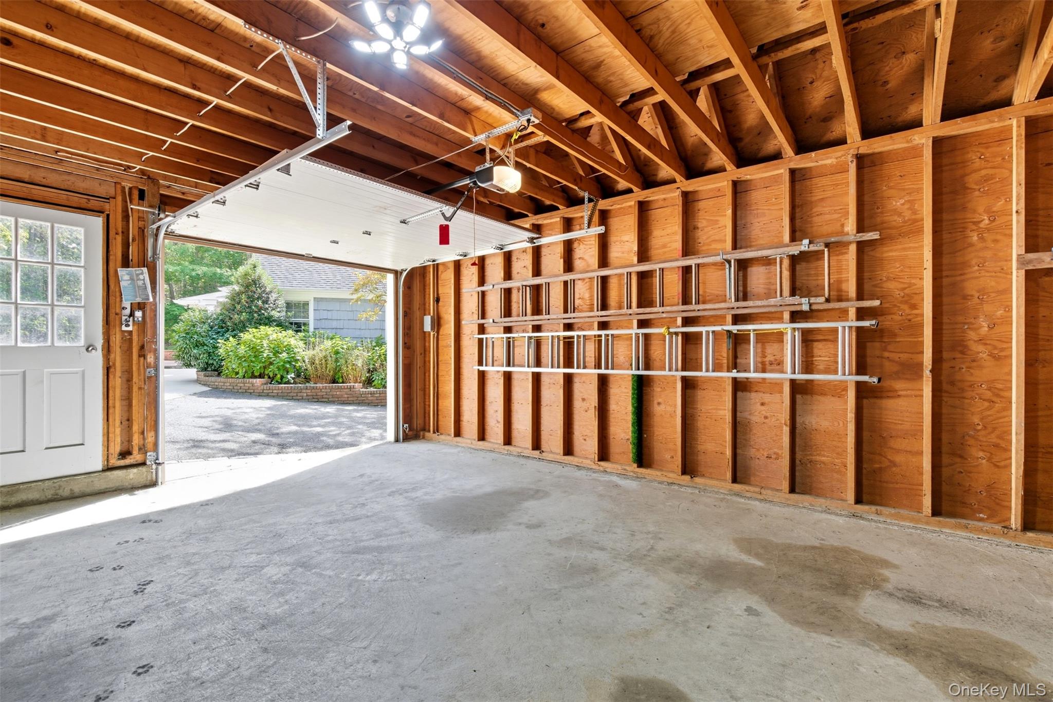 250 Manor Road, Huntington, NY 11743