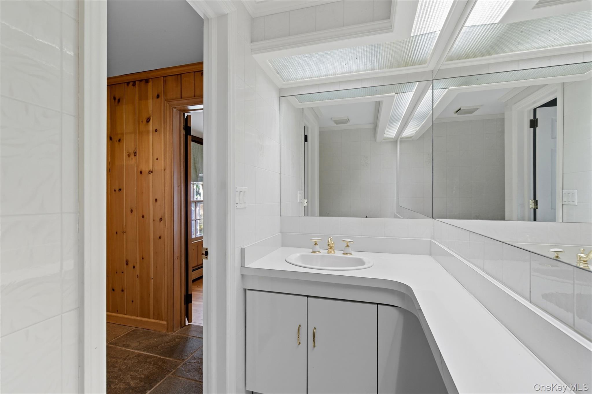 250 Manor Road, Huntington, NY 11743