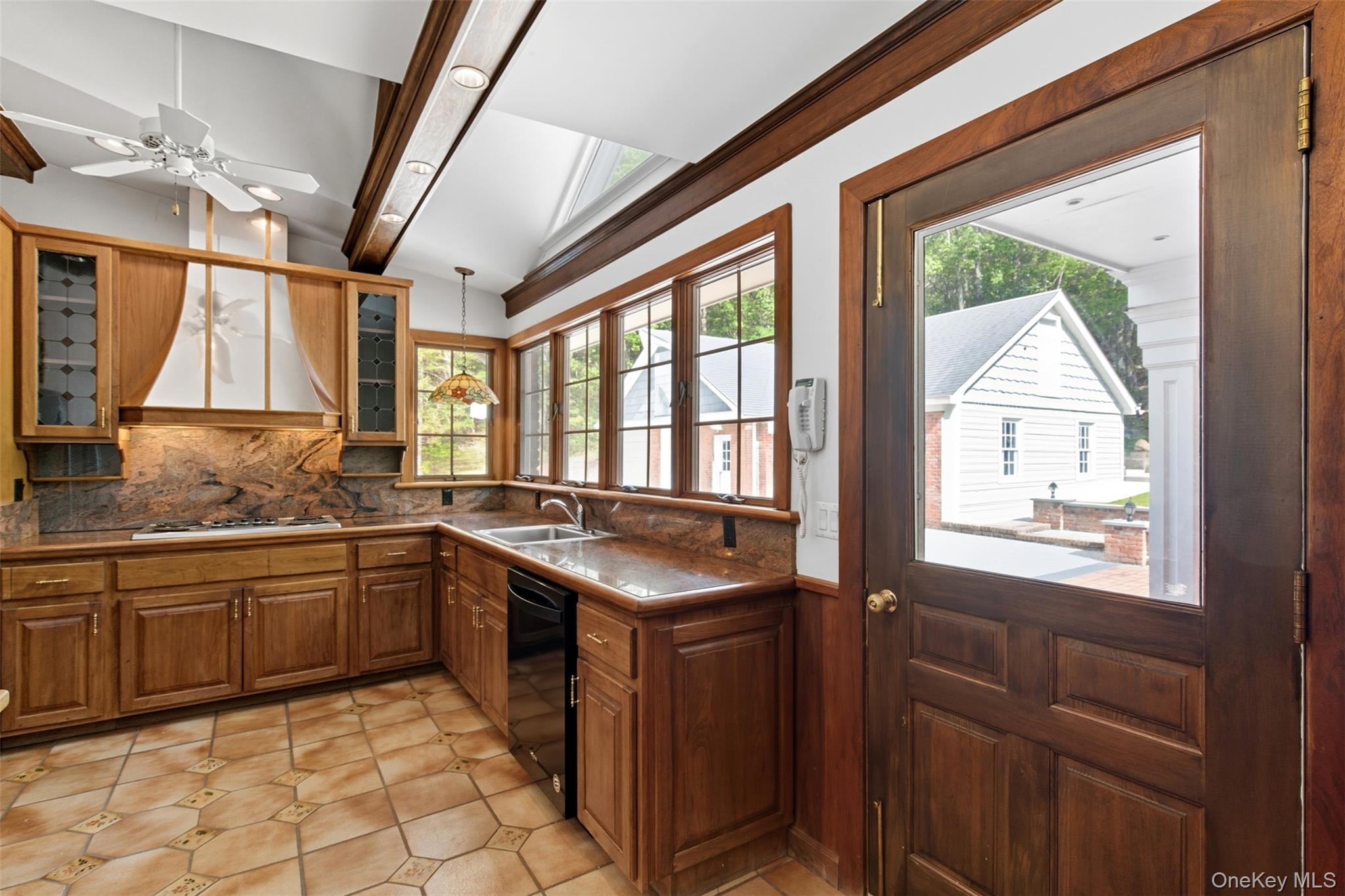 250 Manor Road, Huntington, NY 11743