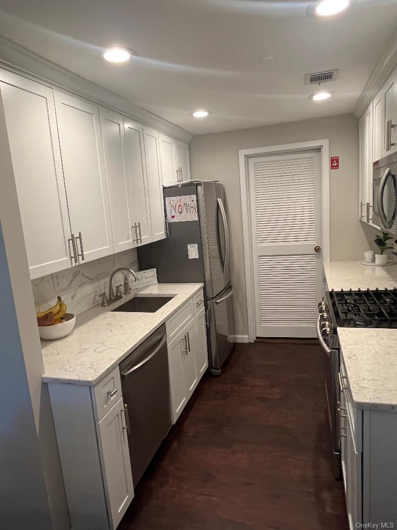 129 Golf Lane, Medford, NY 11763