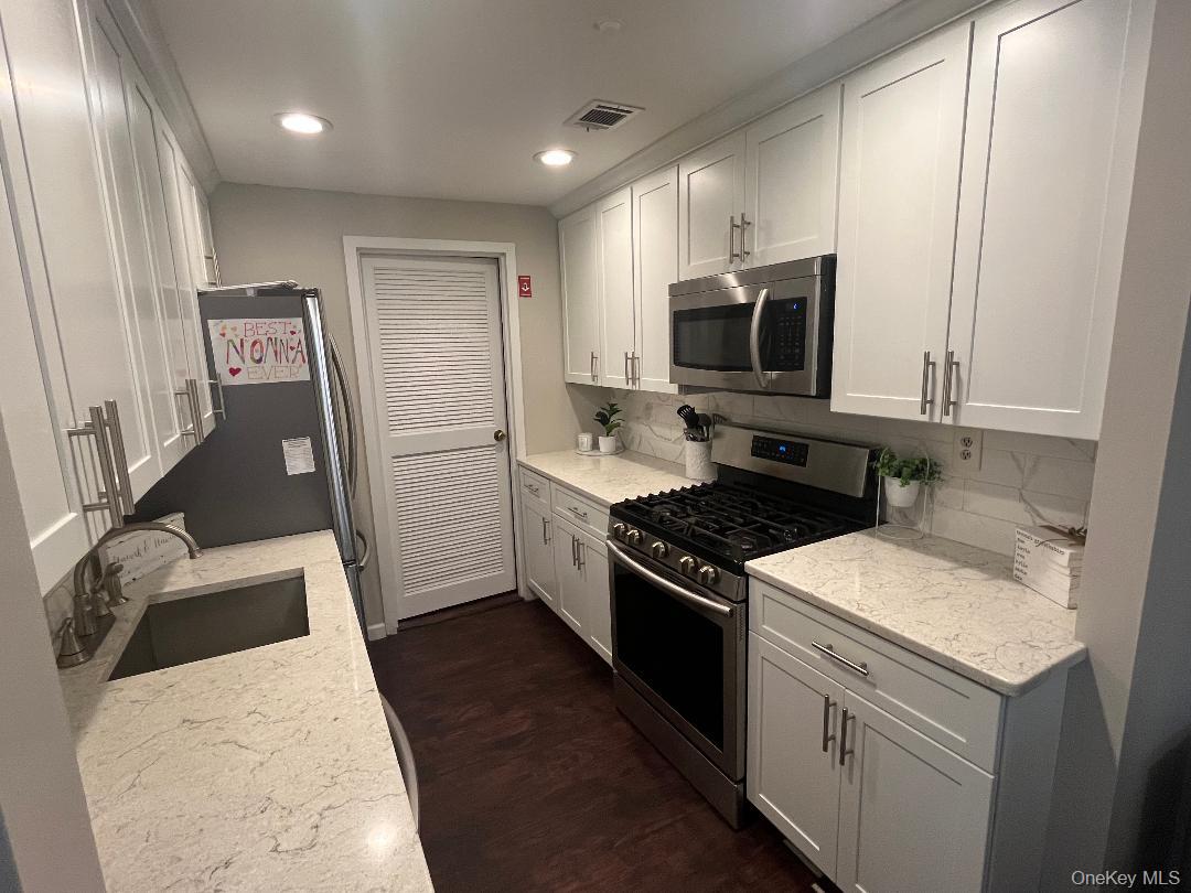 129 Golf Lane, Medford, NY 11763