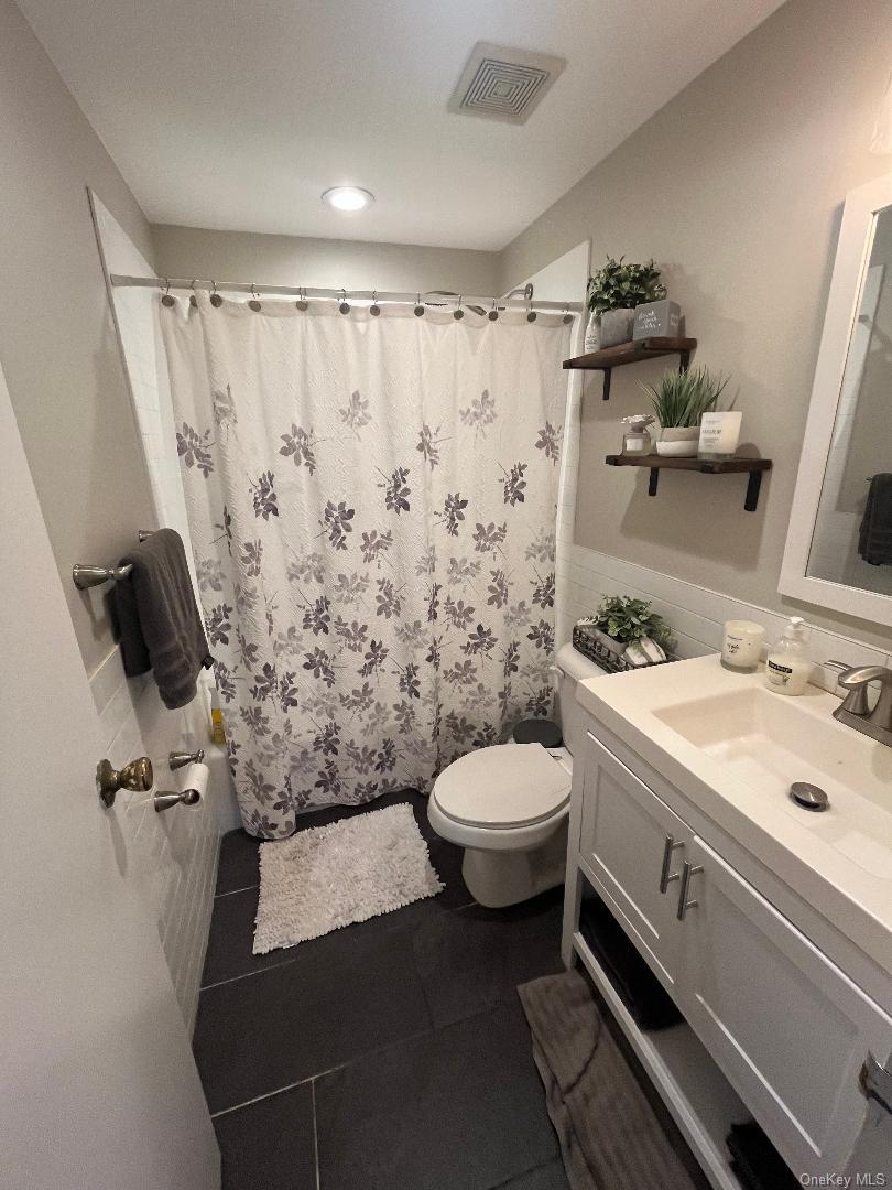 129 Golf Lane, Medford, NY 11763