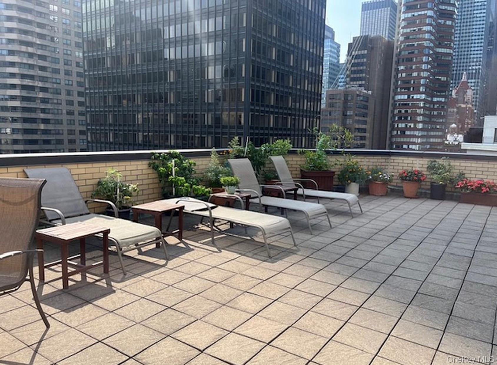 301 E 48th Street # 2C, New York (Manhattan), NY 10017
