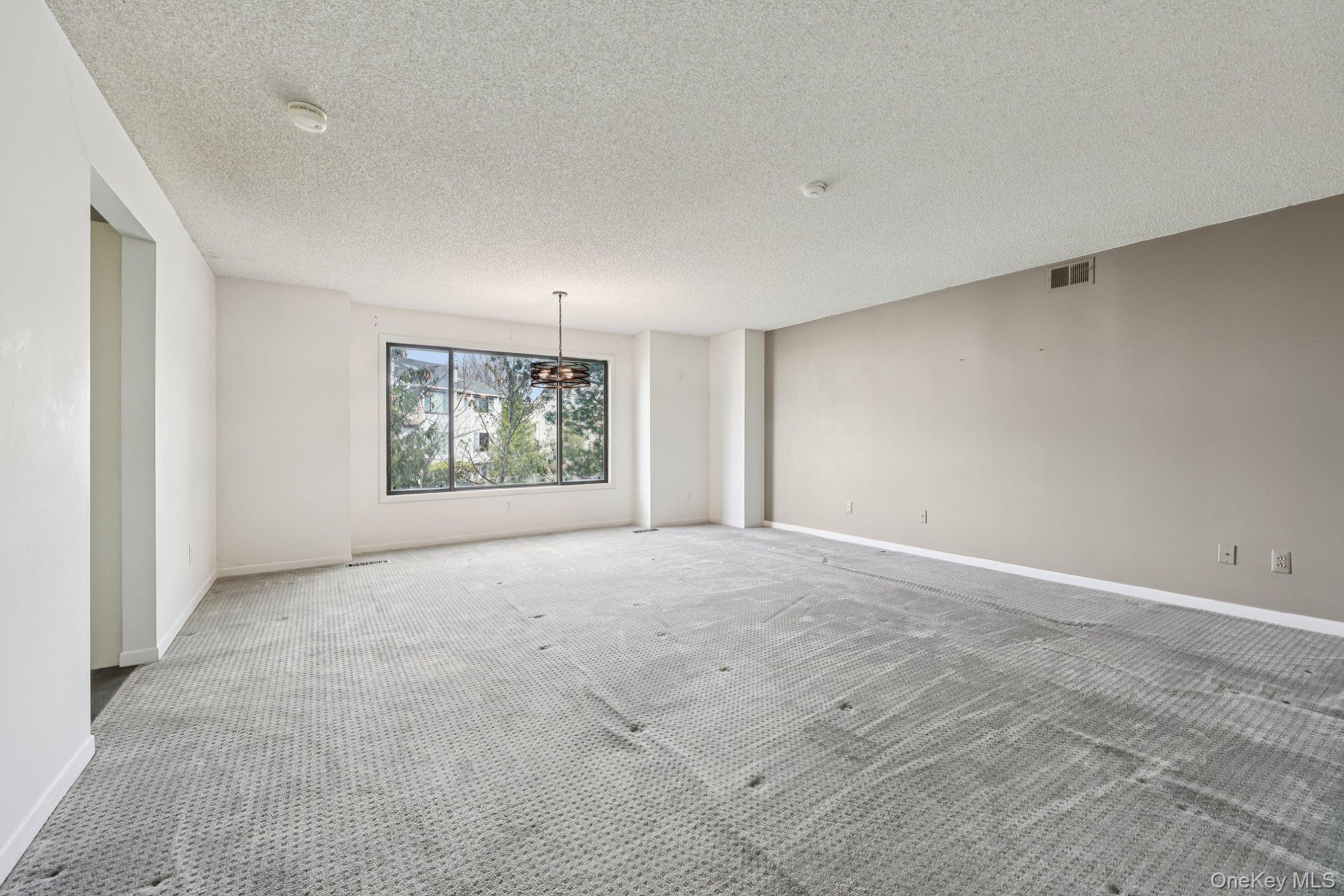 34 Chester Lane, Nanuet, NY 10954