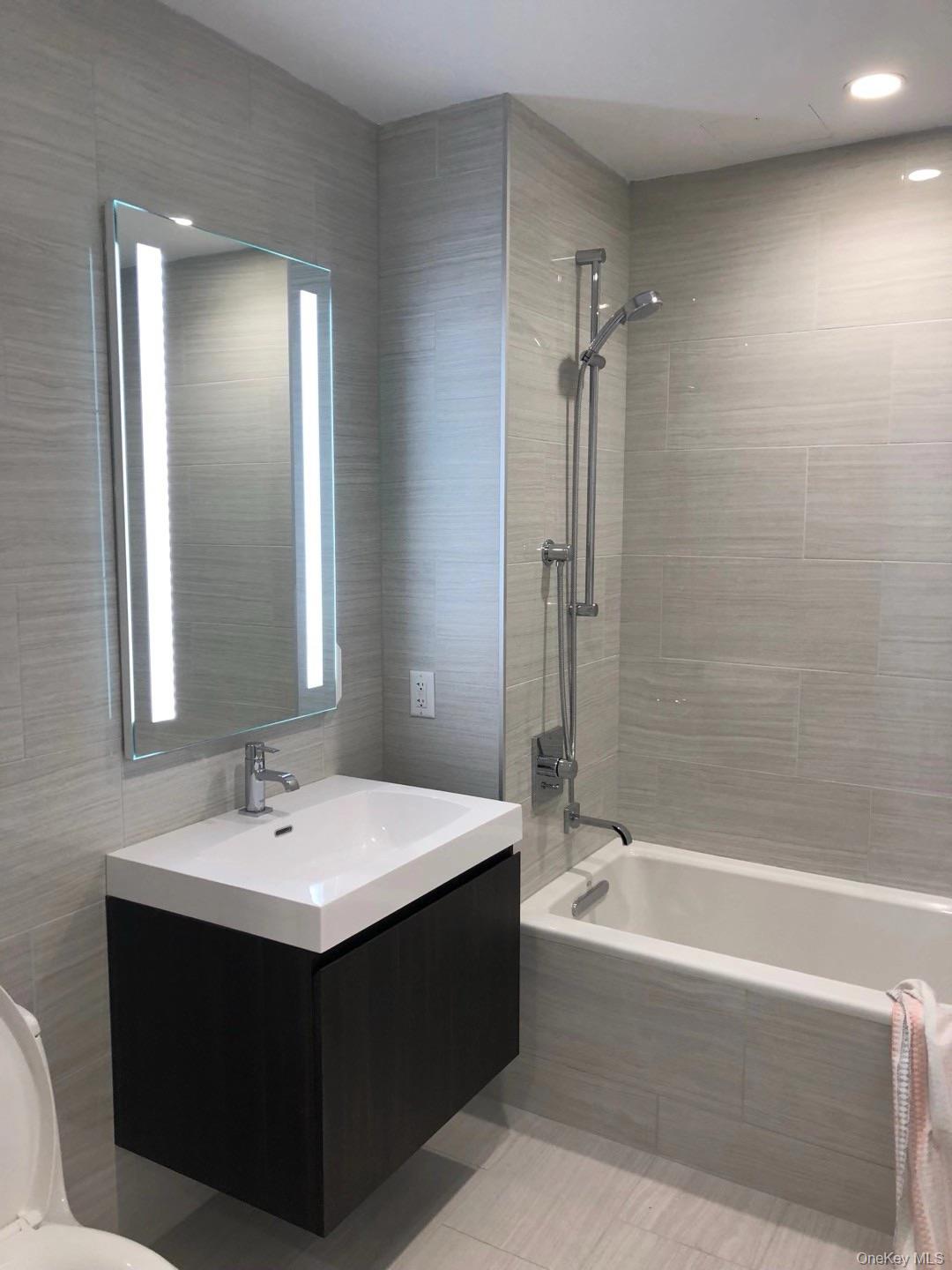 131-03 40th Road # 15L, Flushing, NY 11354