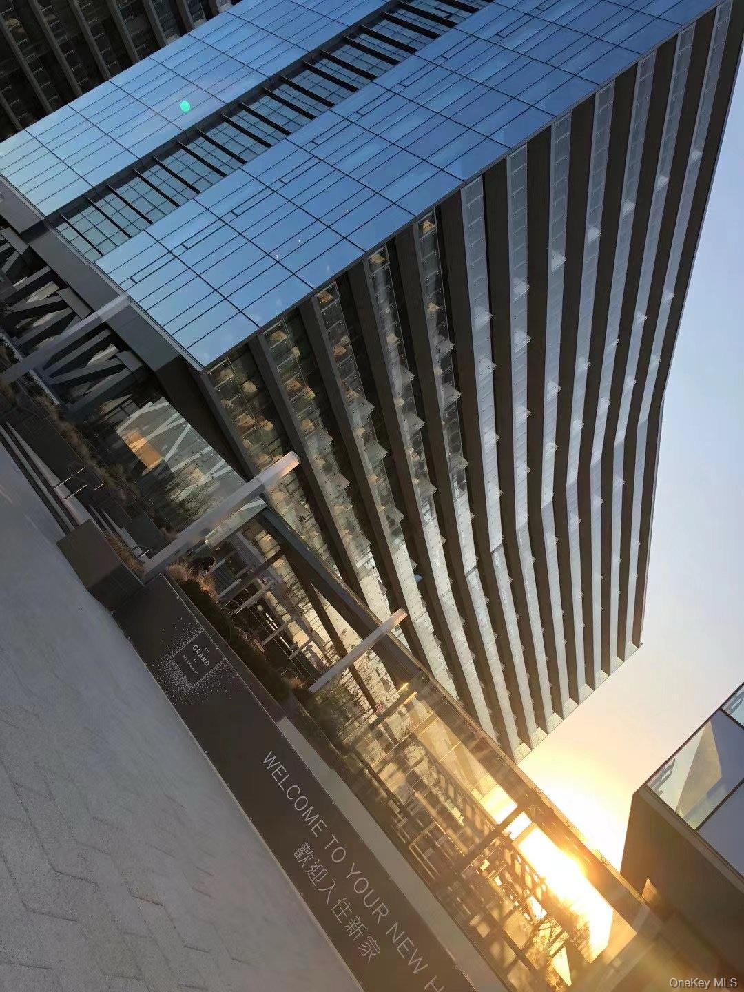 131-03 40th Road # 15L, Flushing, NY 11354