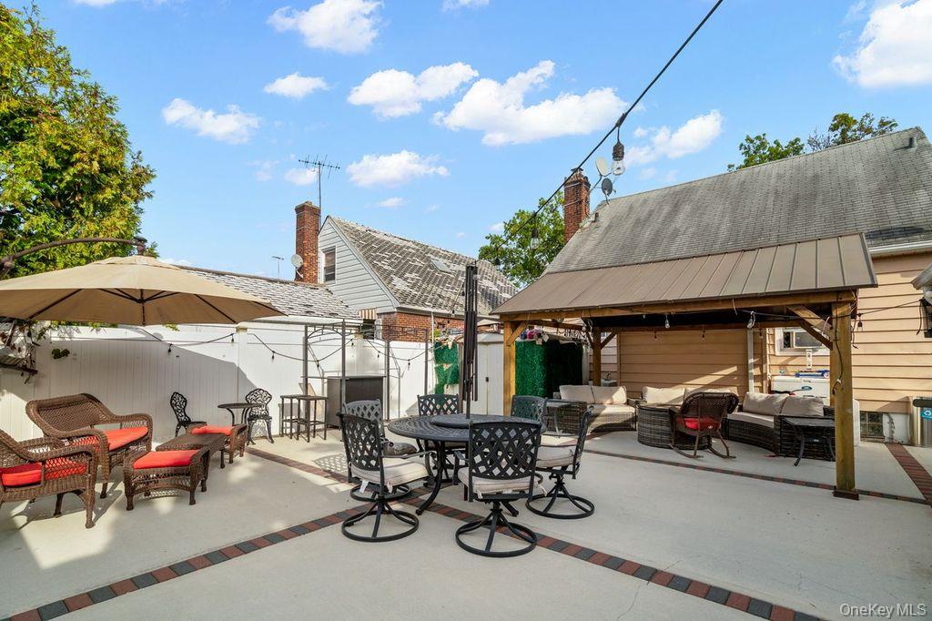 21 Jasper Street, Valley Stream, NY 11580