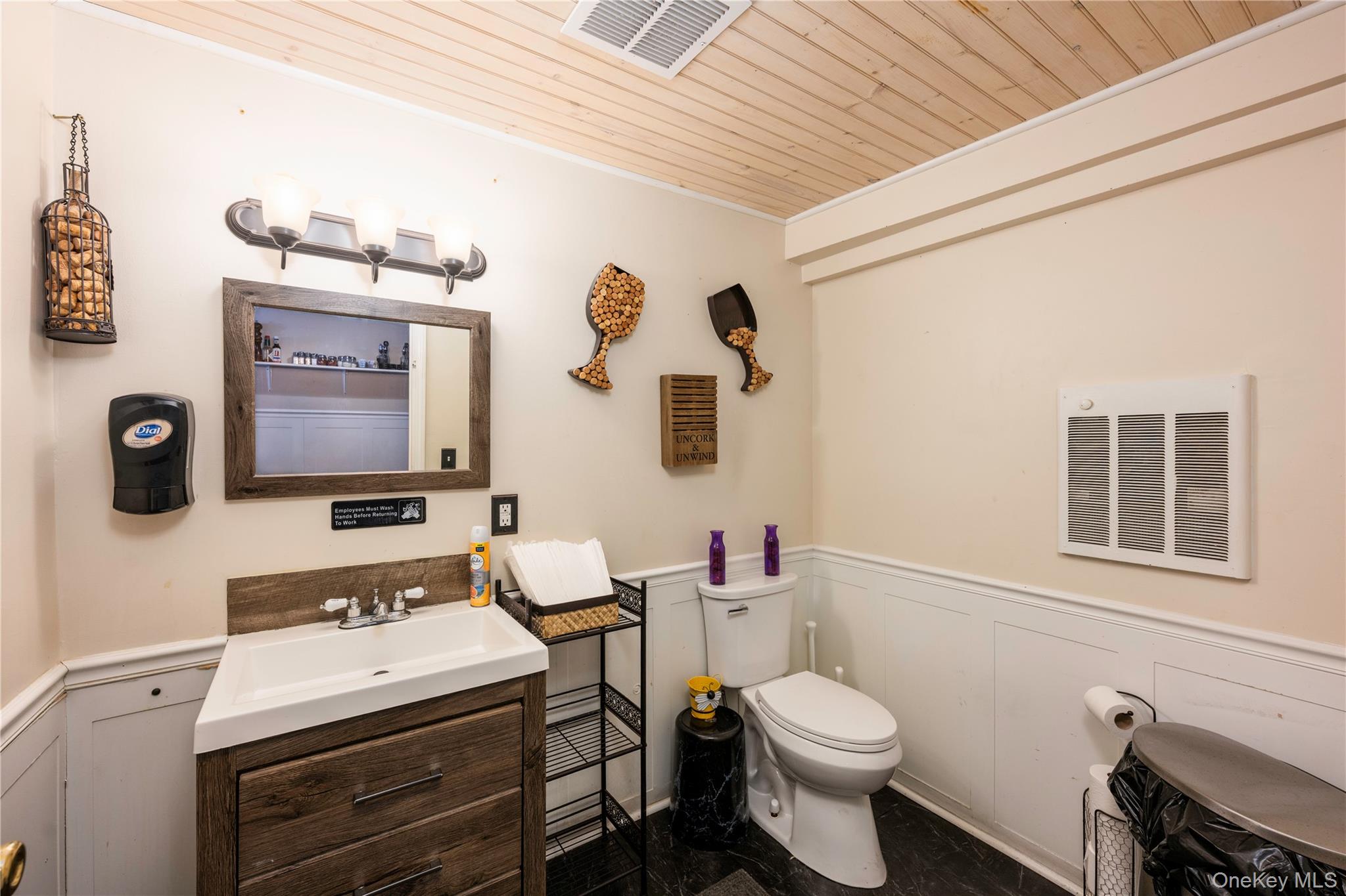 18 Clark Place, Mahopac, NY 10541