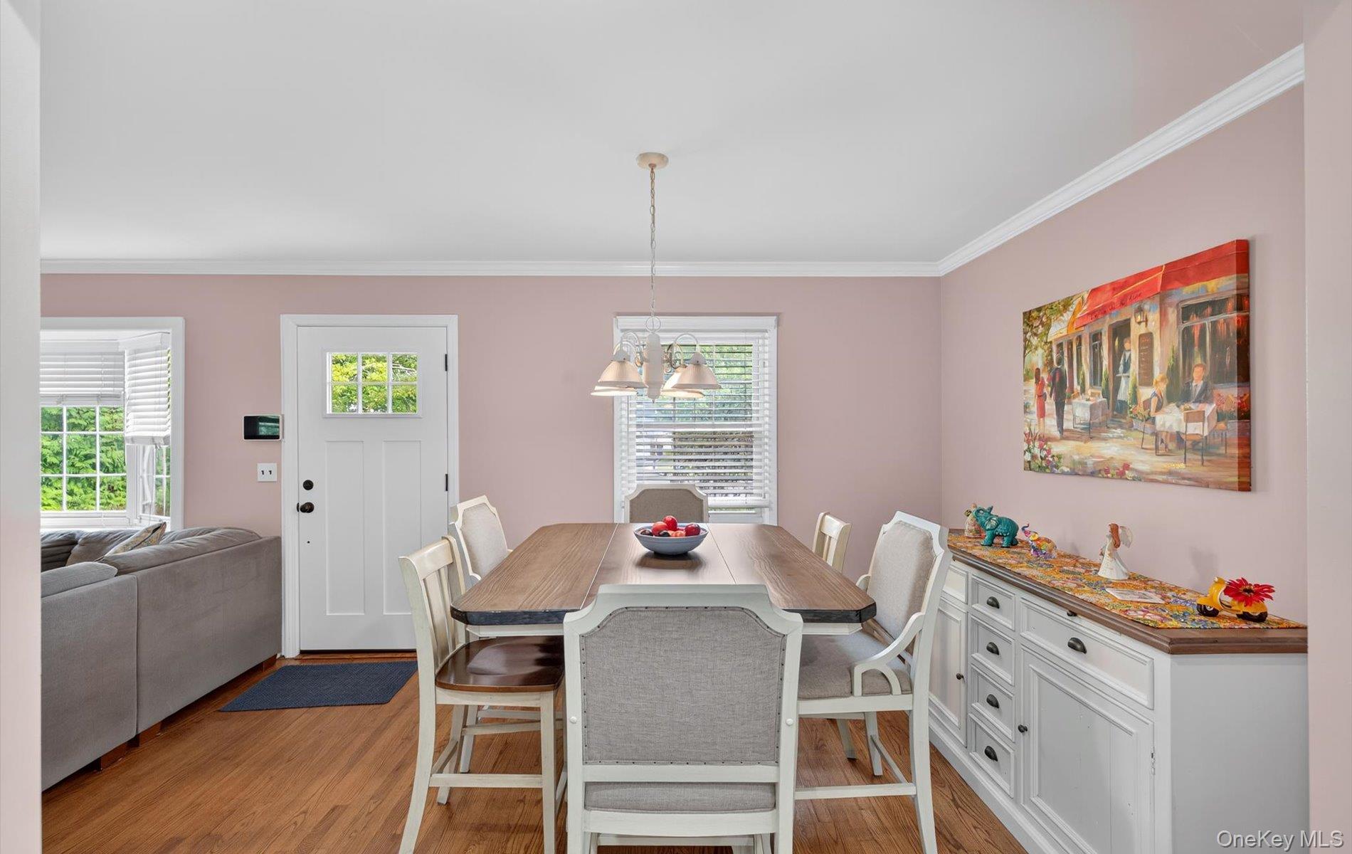 82 Middlesex Avenue, Oakdale, NY 11769