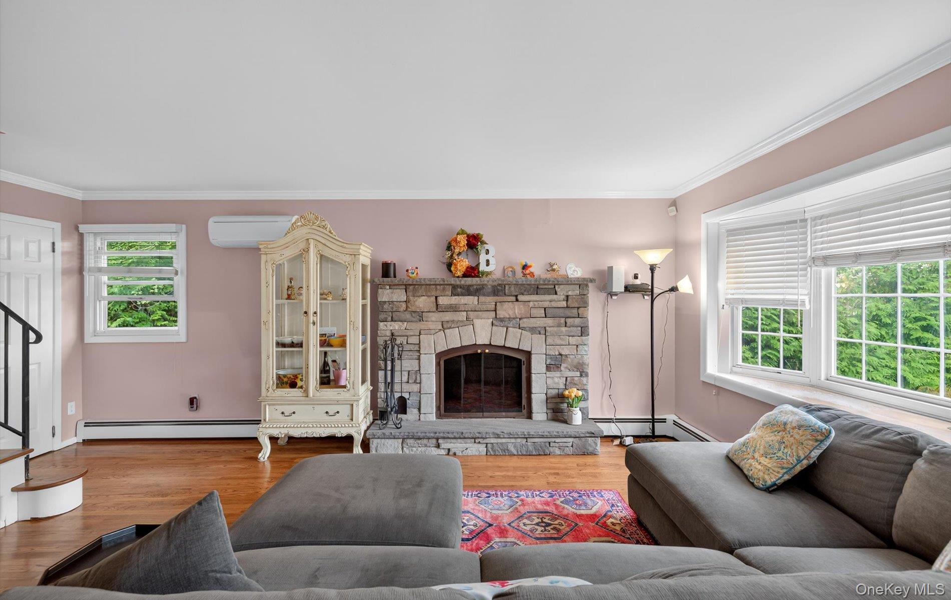 82 Middlesex Avenue, Oakdale, NY 11769