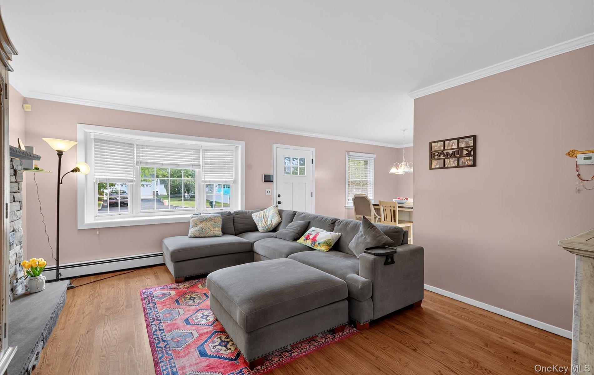 82 Middlesex Avenue, Oakdale, NY 11769