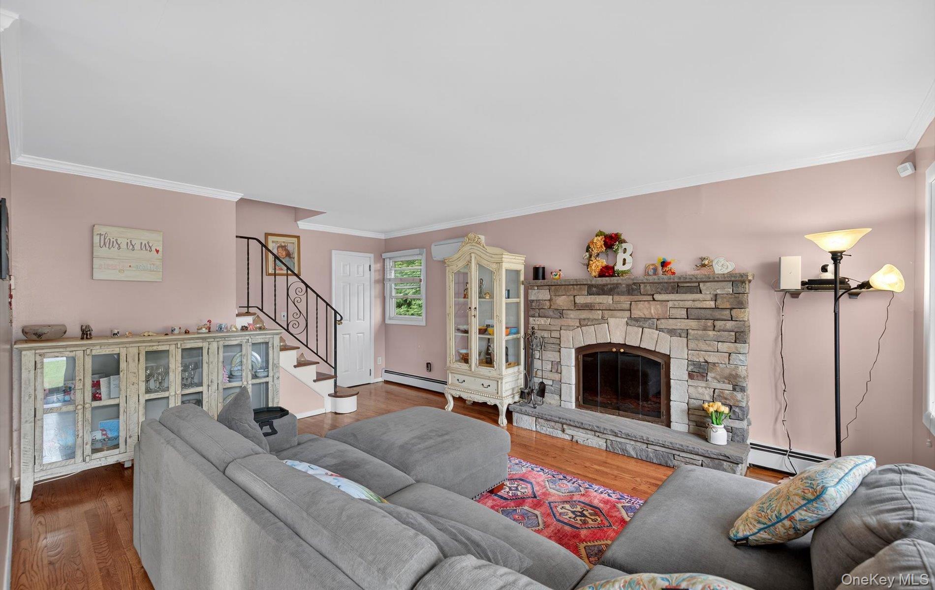 82 Middlesex Avenue, Oakdale, NY 11769