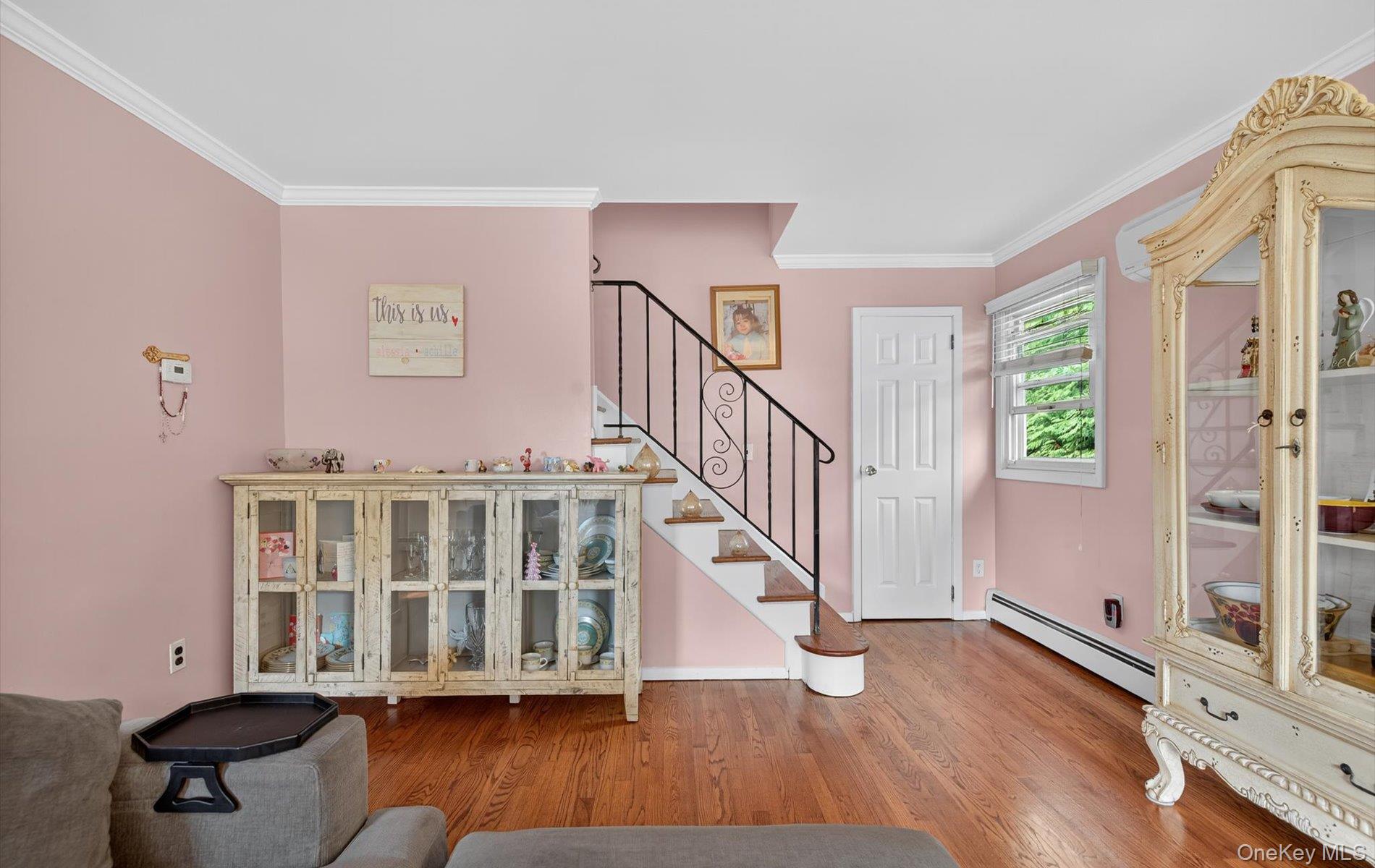 82 Middlesex Avenue, Oakdale, NY 11769