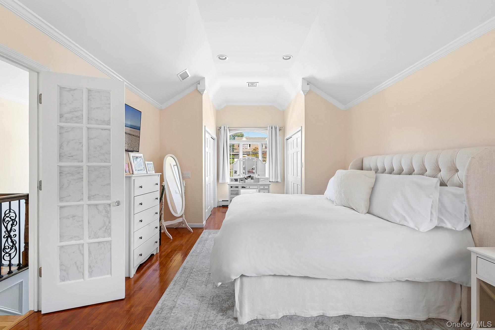 82 Lakeview Avenue, Rockville Centre, NY 11570