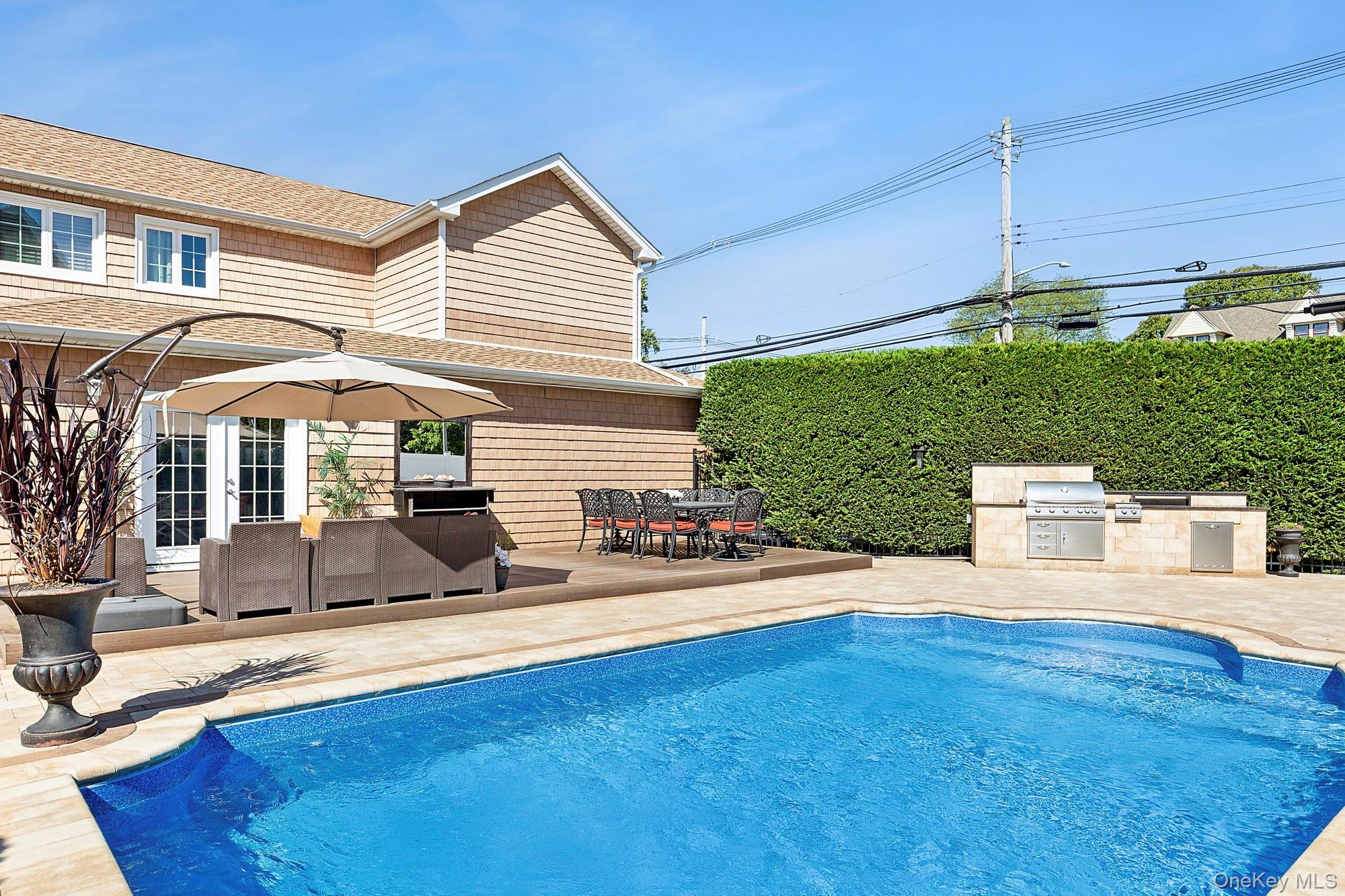 82 Lakeview Avenue, Rockville Centre, NY 11570