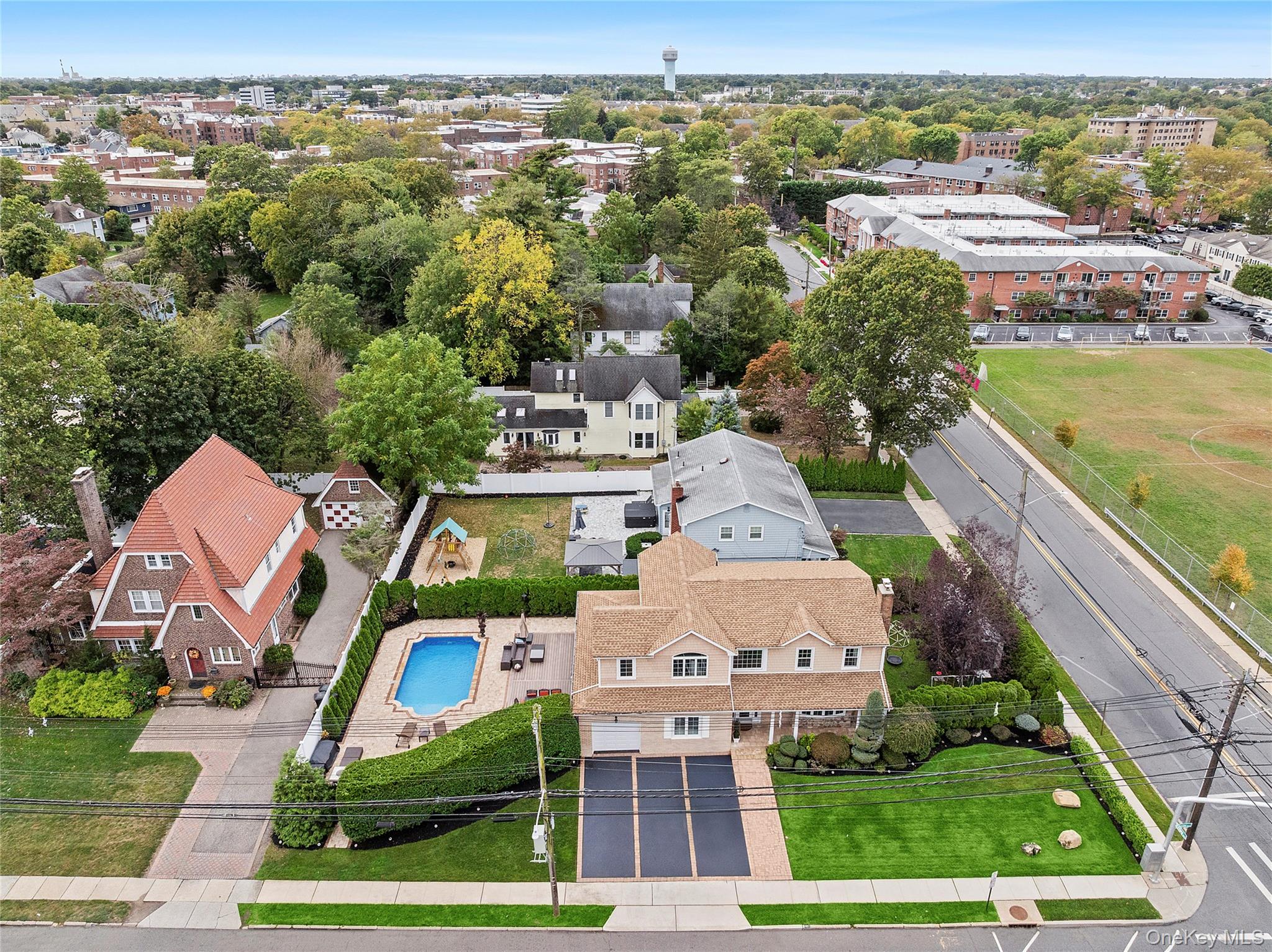 82 Lakeview Avenue, Rockville Centre, NY 11570