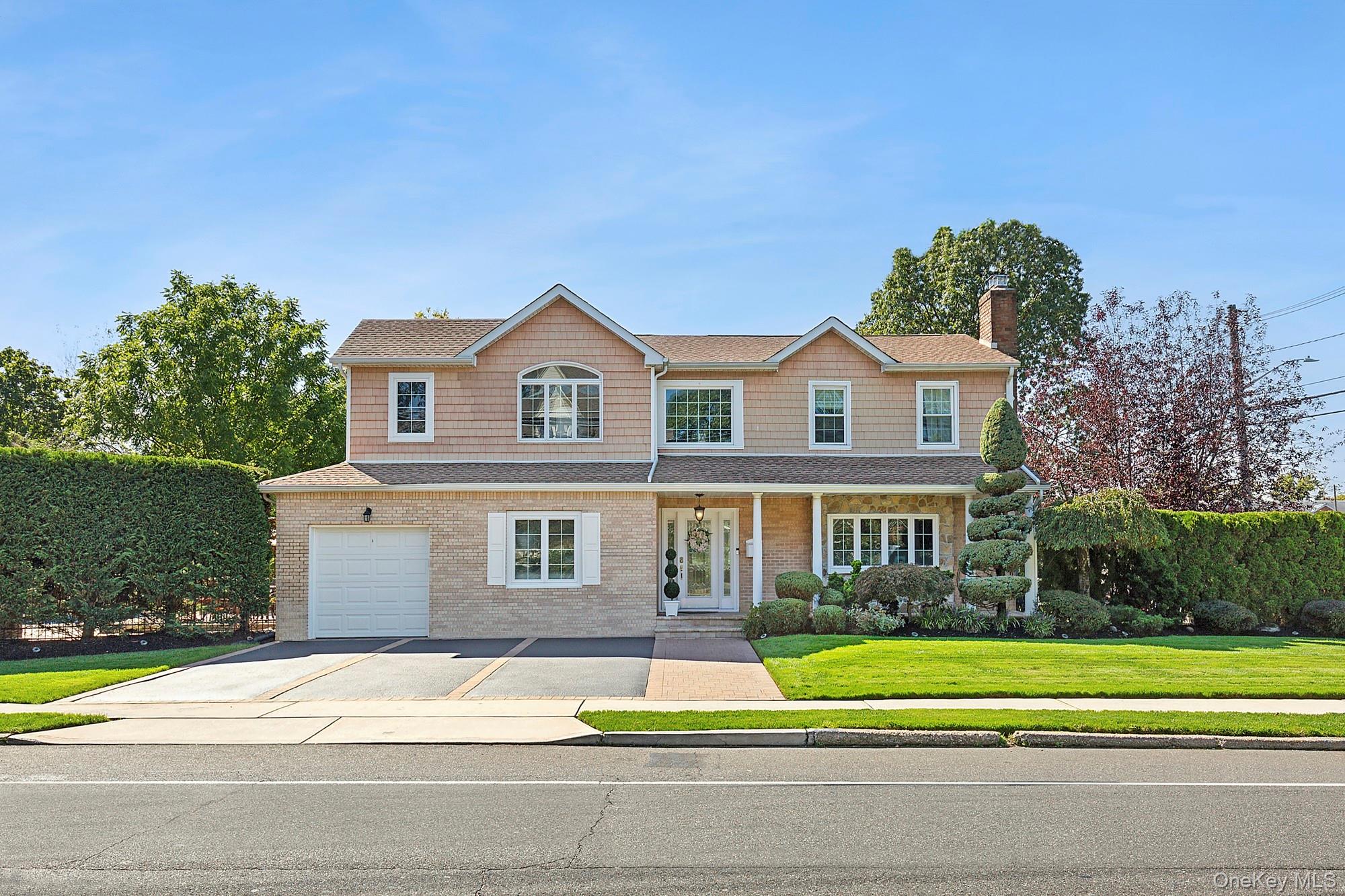 82 Lakeview Avenue, Rockville Centre, NY 11570