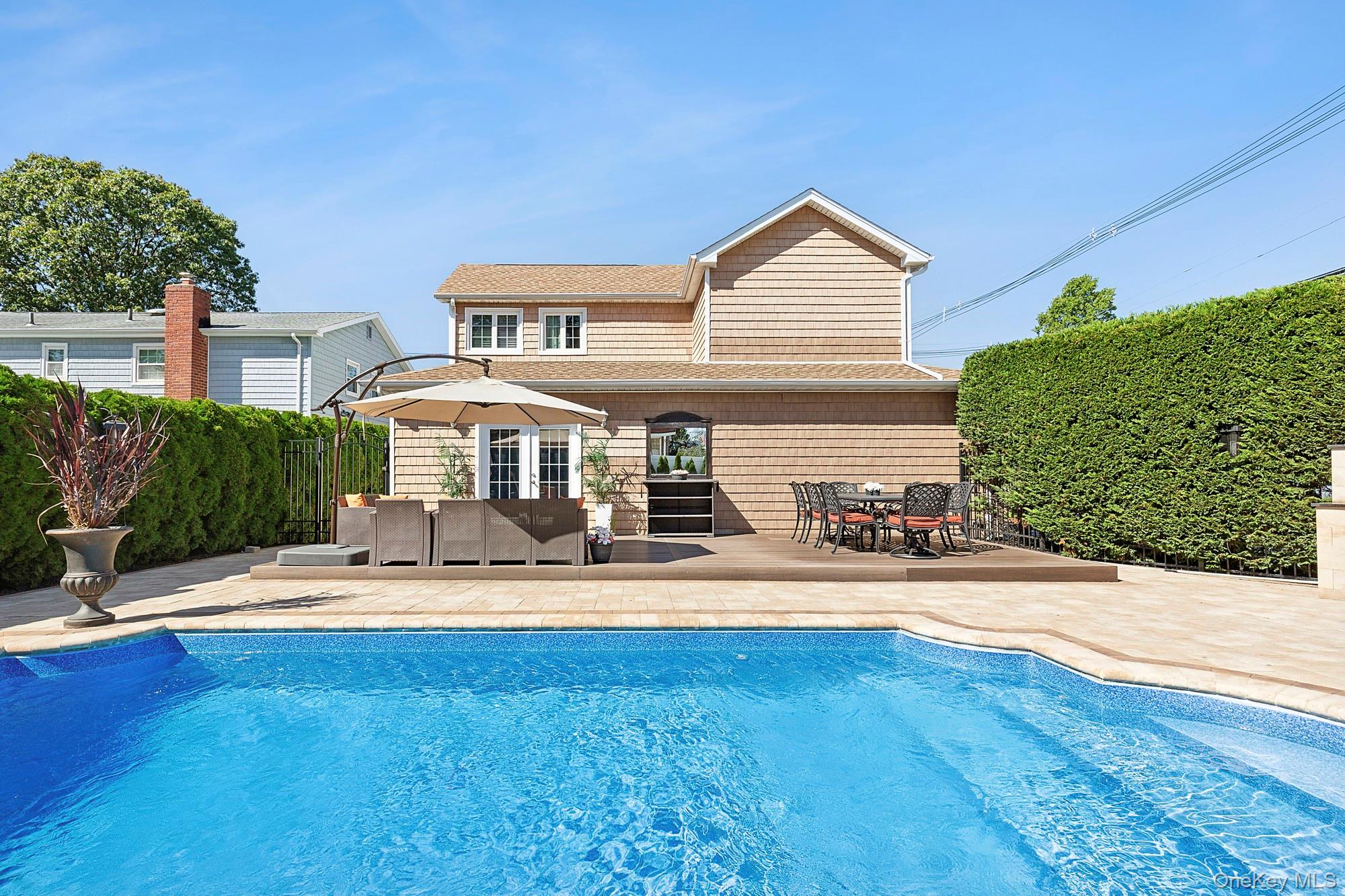 82 Lakeview Avenue, Rockville Centre, NY 11570