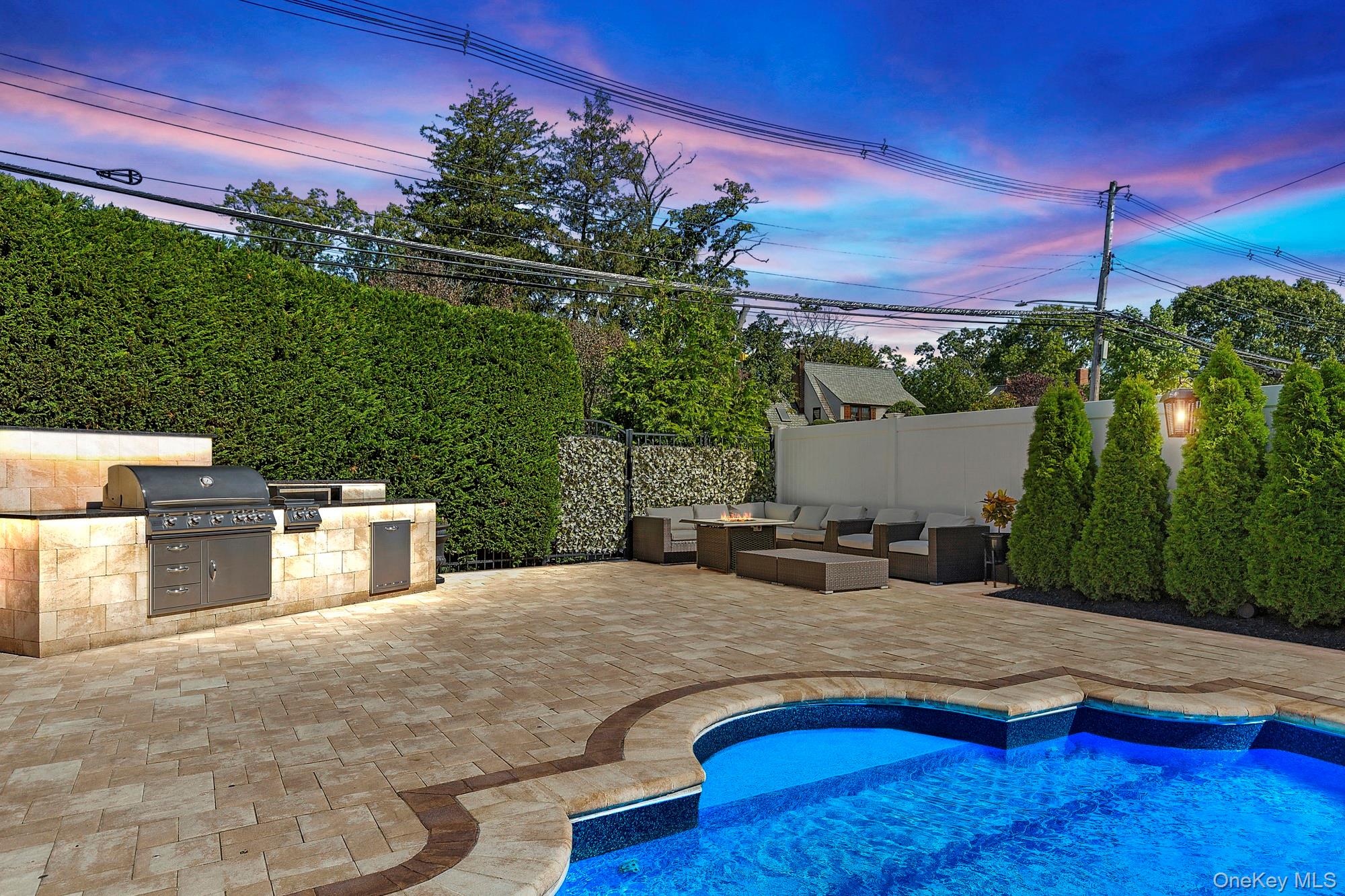 82 Lakeview Avenue, Rockville Centre, NY 11570