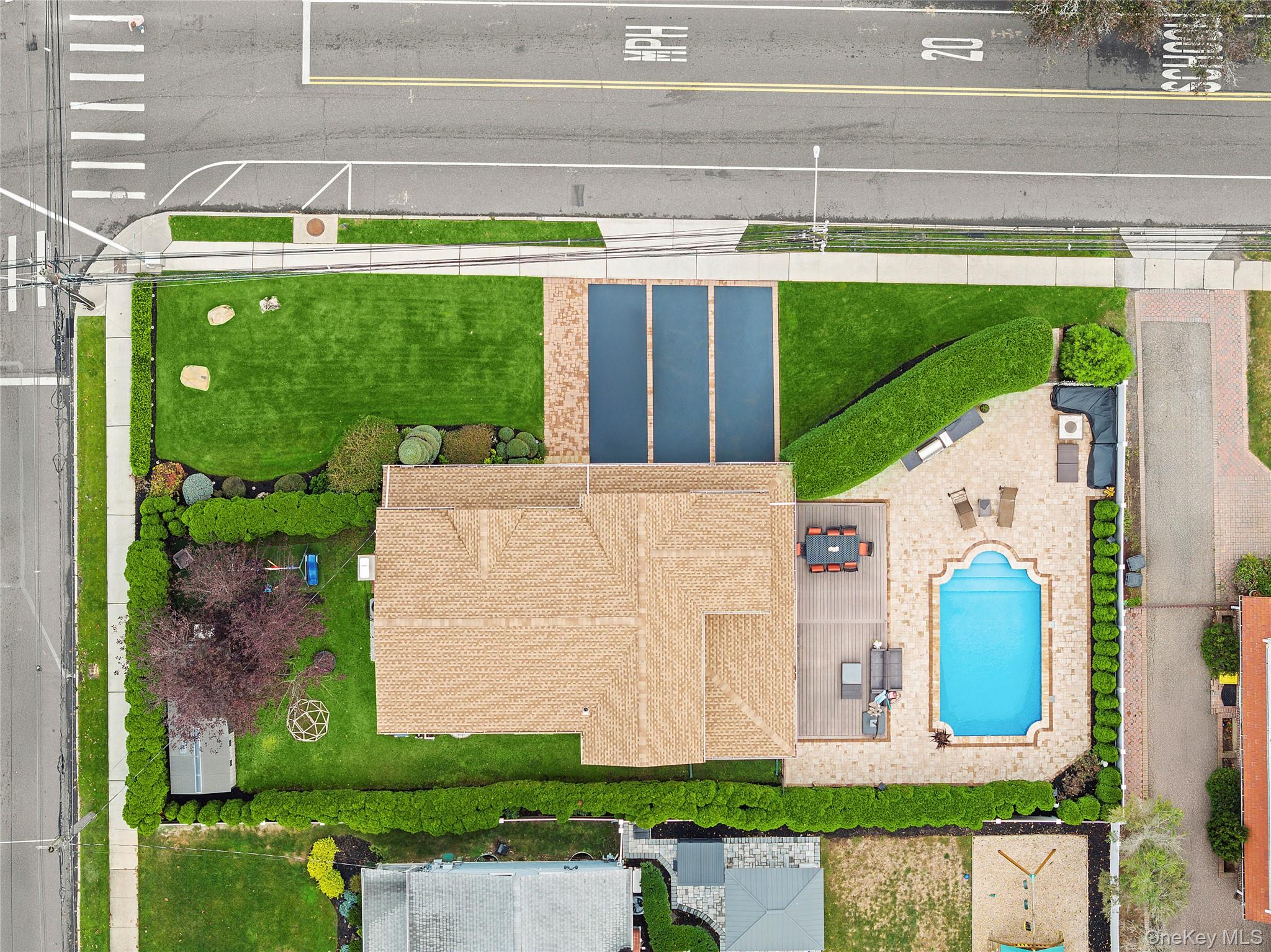 82 Lakeview Avenue, Rockville Centre, NY 11570