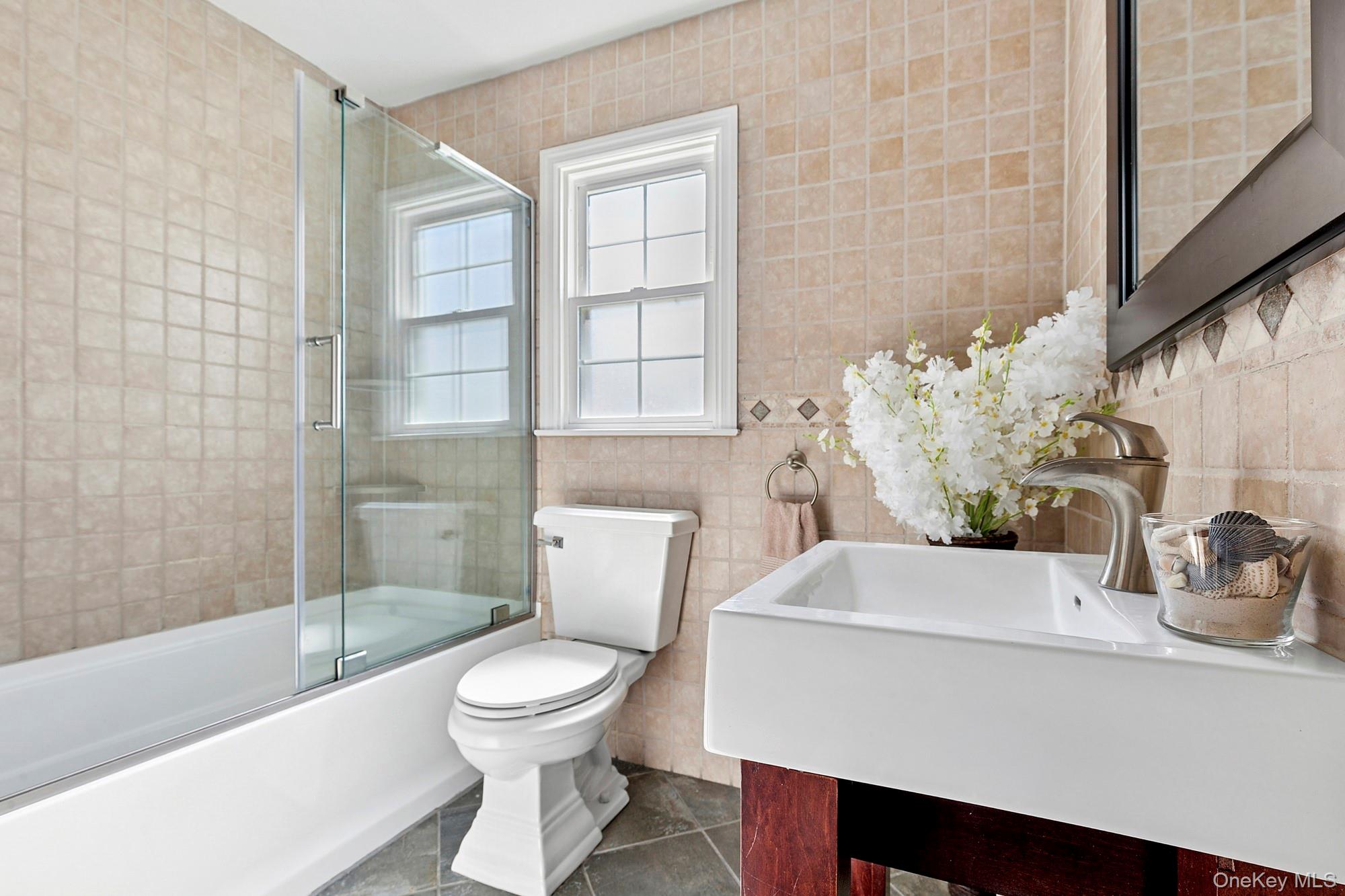 82 Lakeview Avenue, Rockville Centre, NY 11570