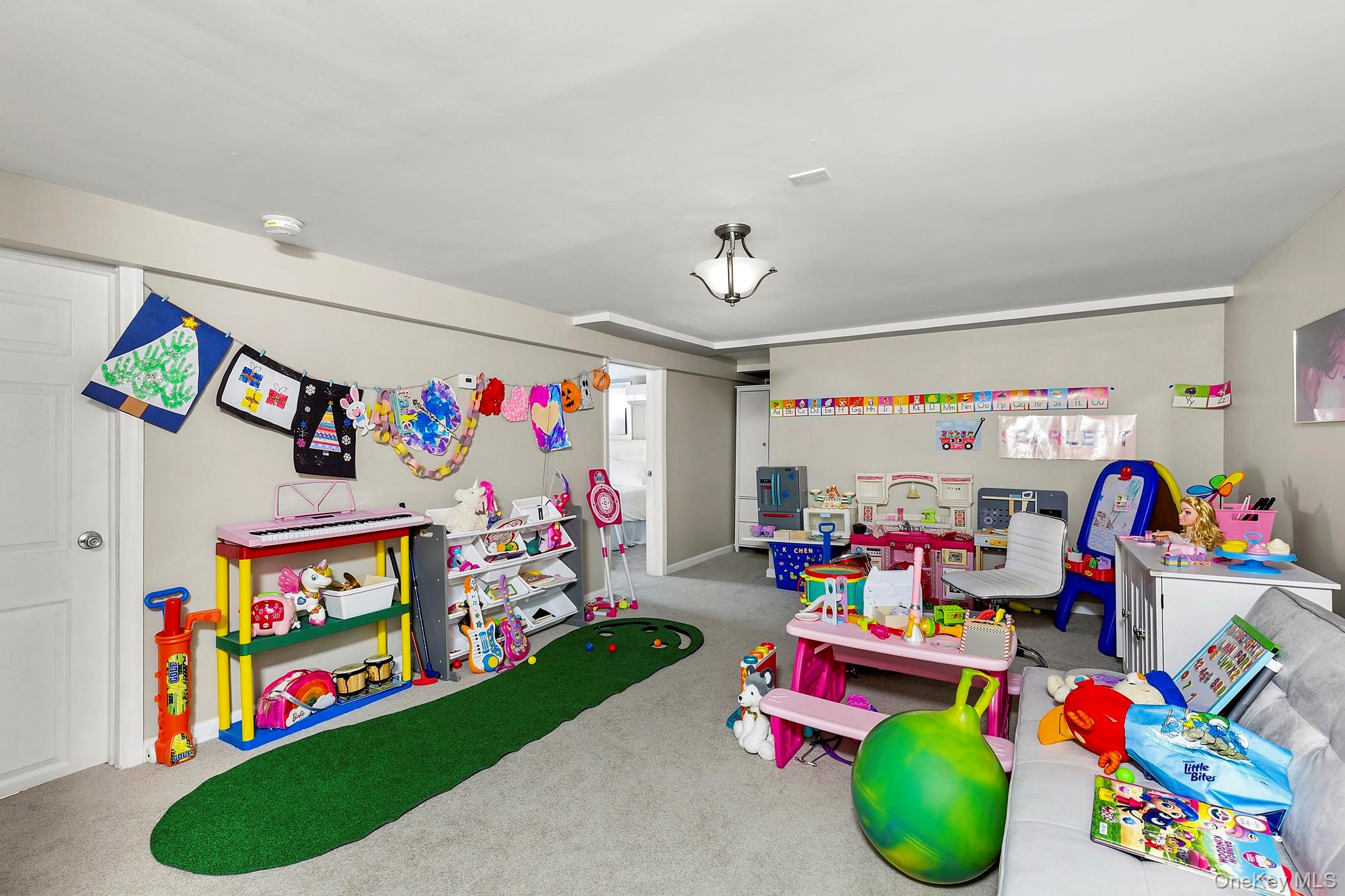 82 Lakeview Avenue, Rockville Centre, NY 11570