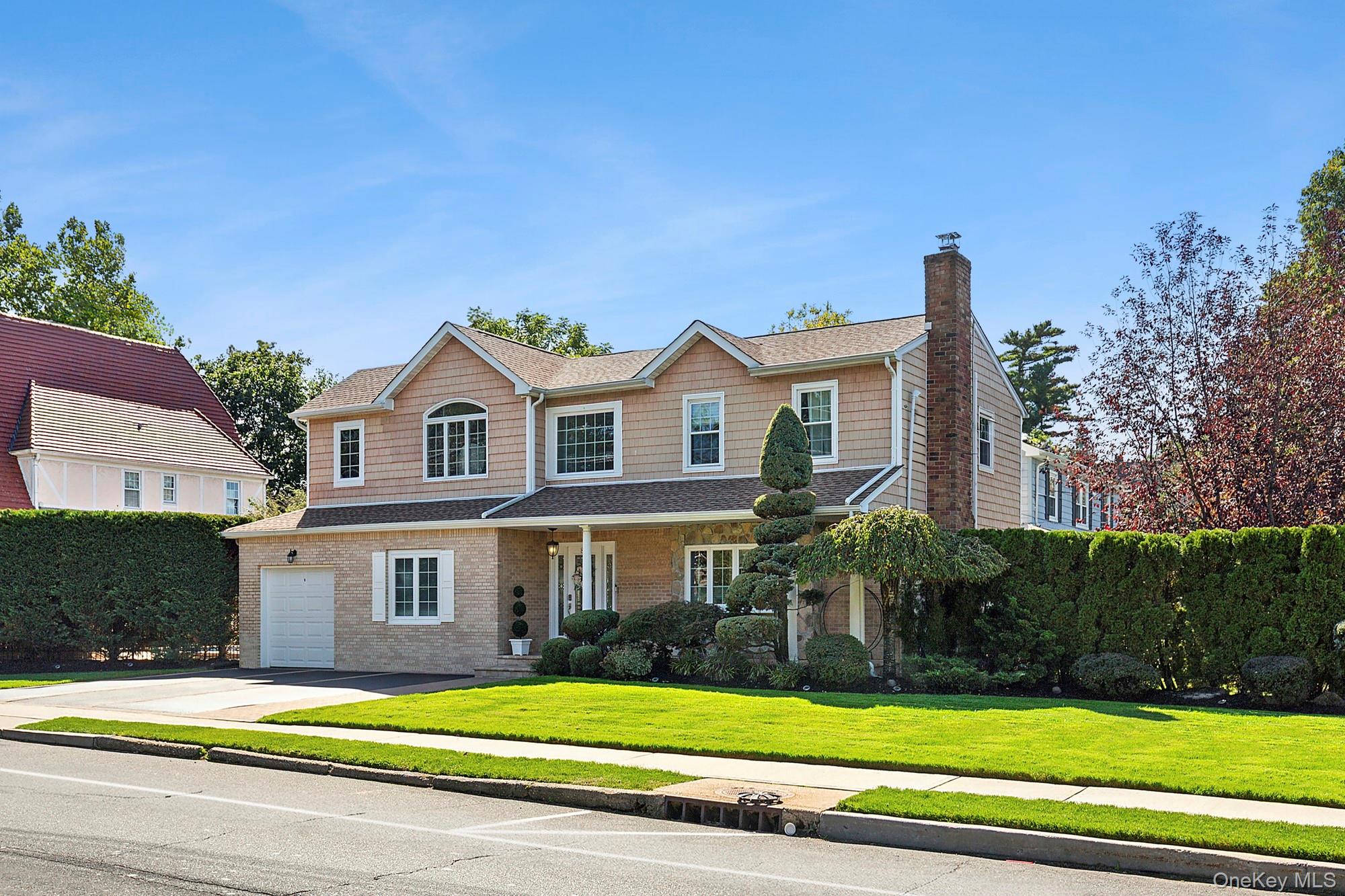 82 Lakeview Avenue, Rockville Centre, NY 11570