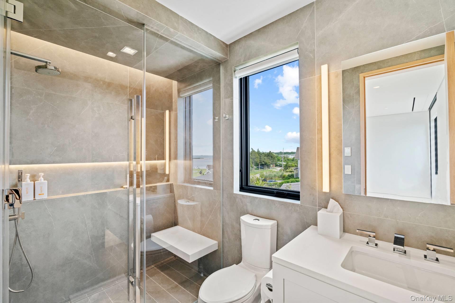 8 Middle Pond Lane, Southampton, NY 11968