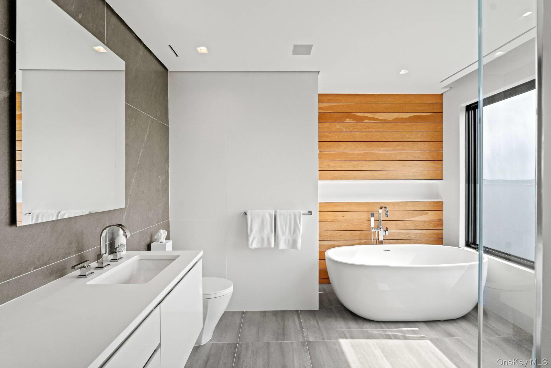 8 Middle Pond Lane, Southampton, NY 11968