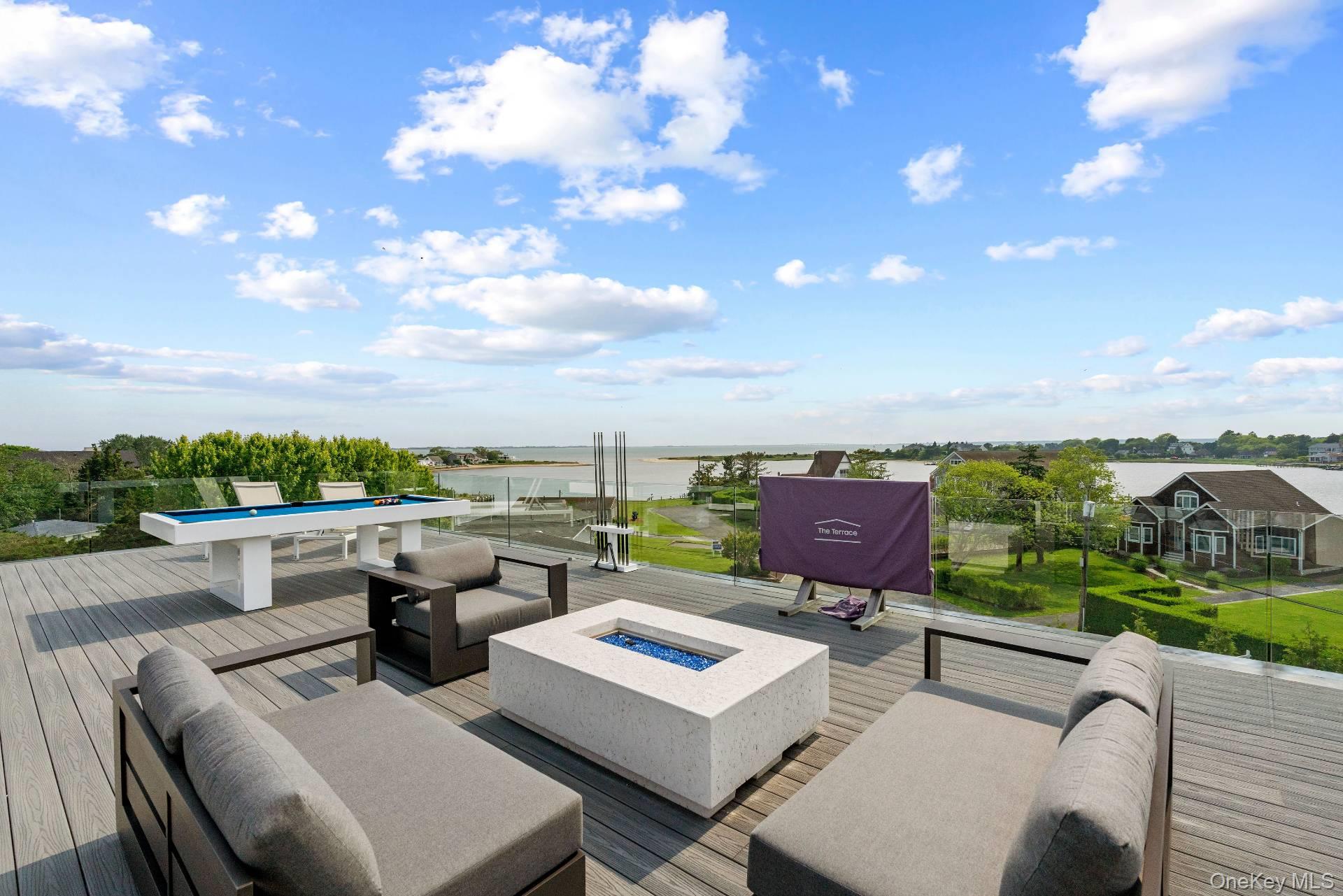 8 Middle Pond Lane, Southampton, NY 11968