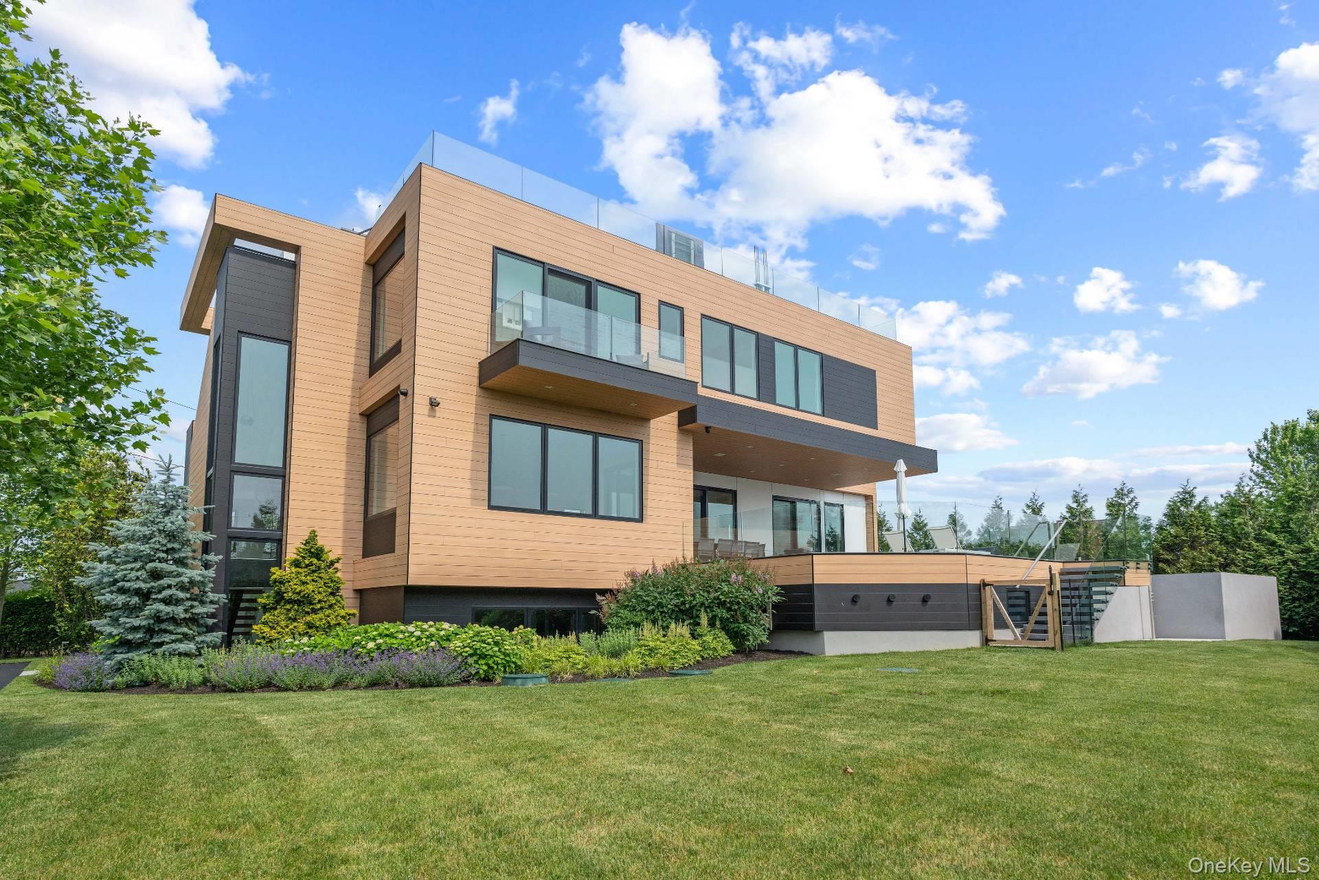 8 Middle Pond Lane, Southampton, NY 11968