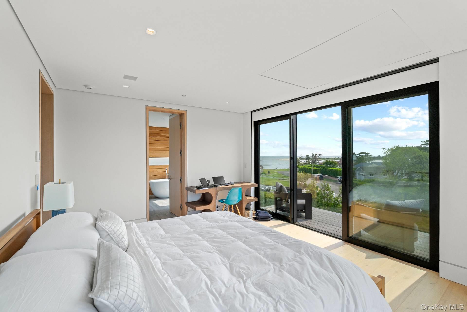 8 Middle Pond Lane, Southampton, NY 11968