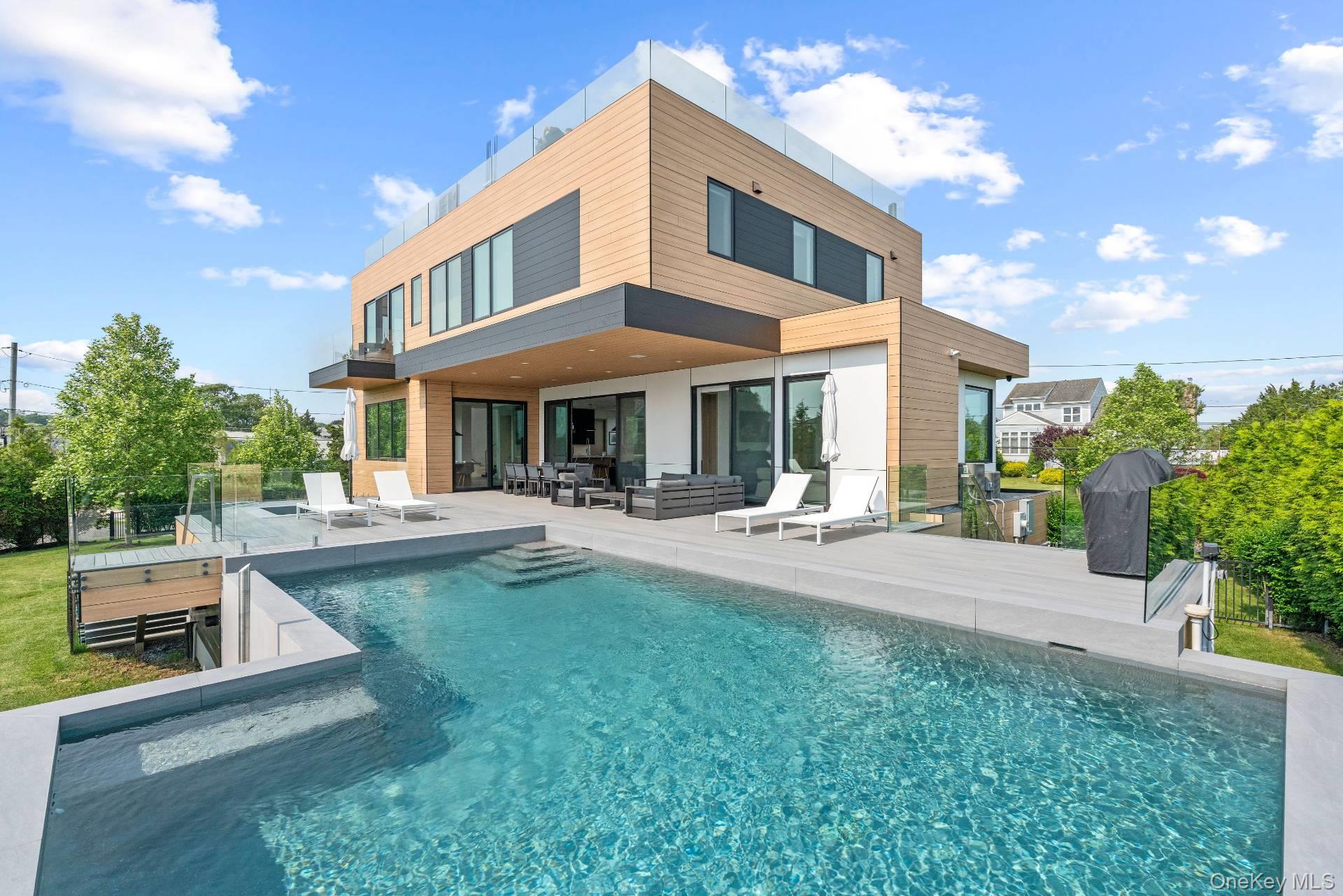 8 Middle Pond Lane, Southampton, NY 11968