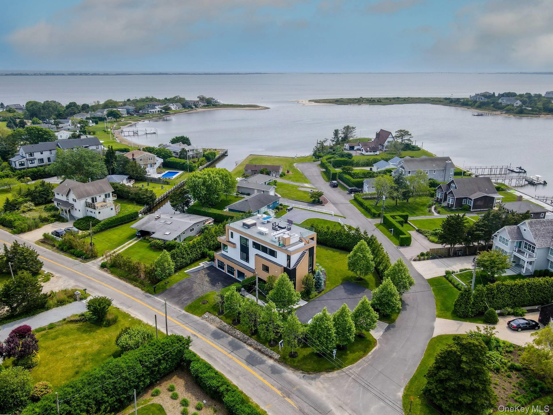 8 Middle Pond Lane, Southampton, NY 11968