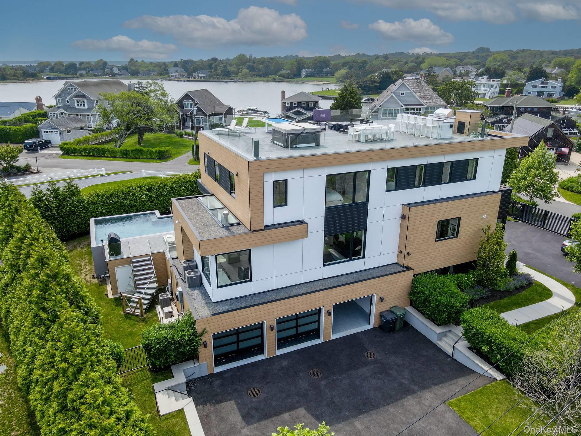 8 Middle Pond Lane, Southampton, NY 11968